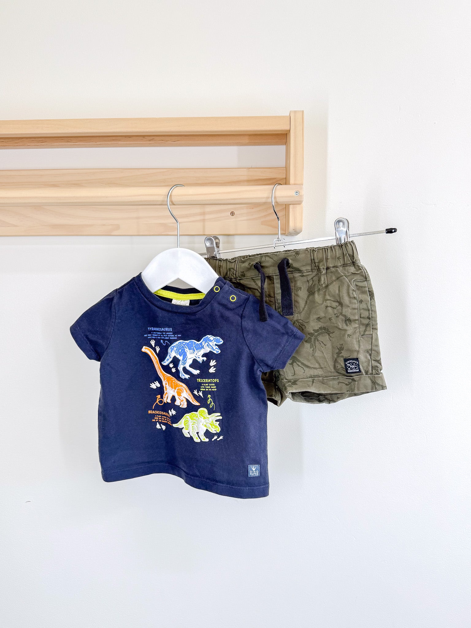 Teeny Weeny dino tee + shorts set (3-6m)