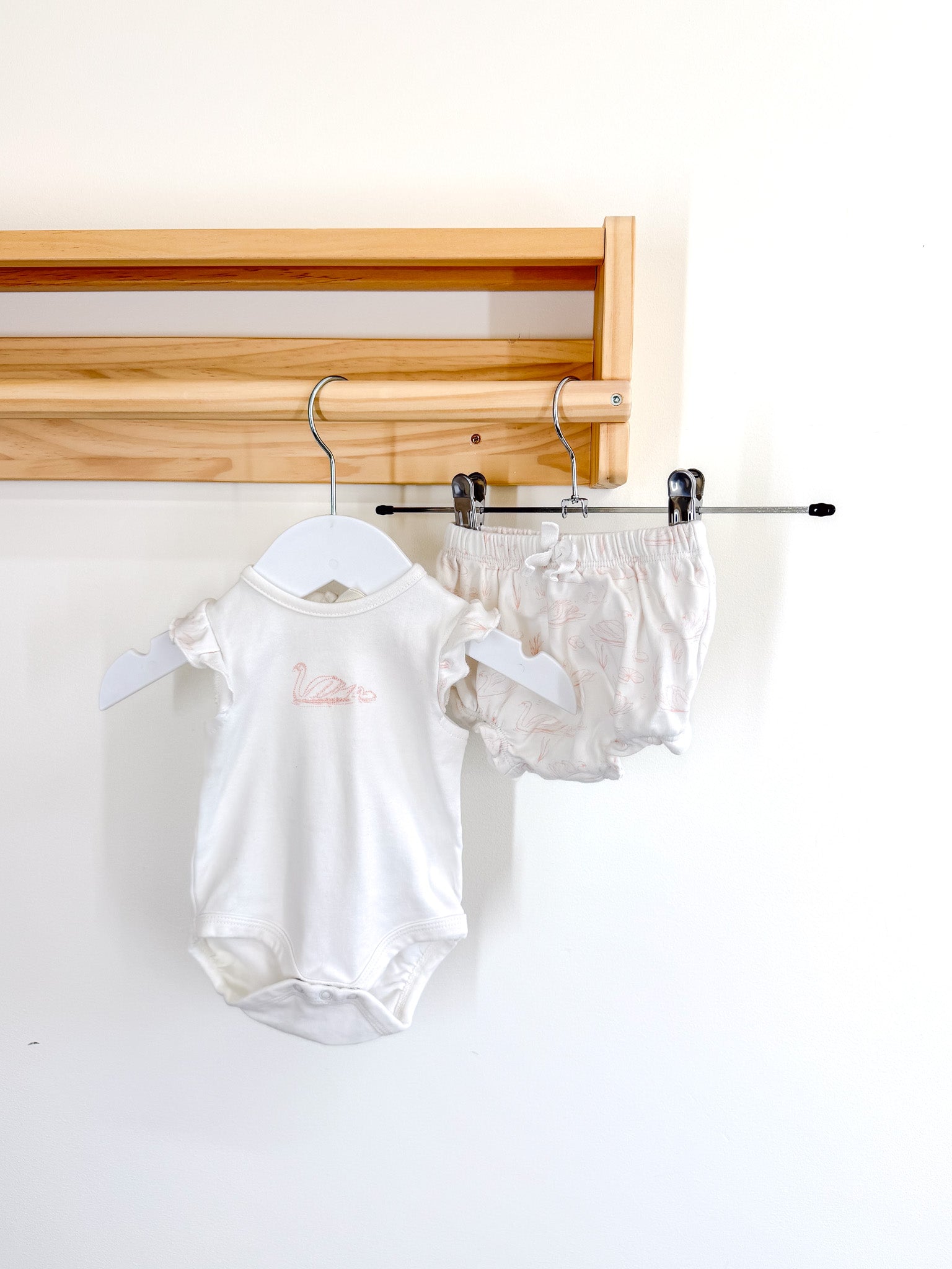 Little Bundle swan singletsuit + bloomer set (newborn)