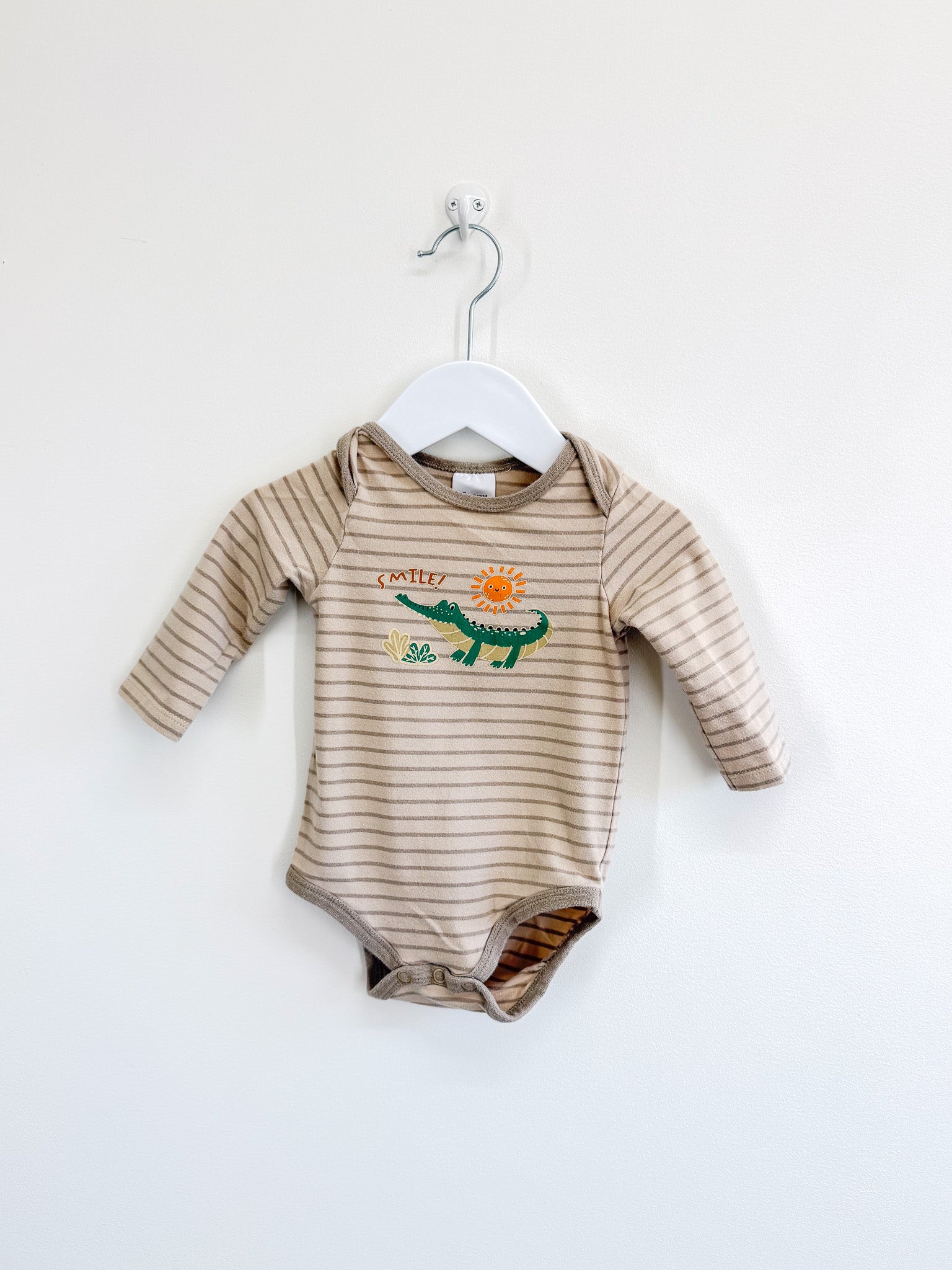 Teeny Weeny alligator bodysuit (3-6m)