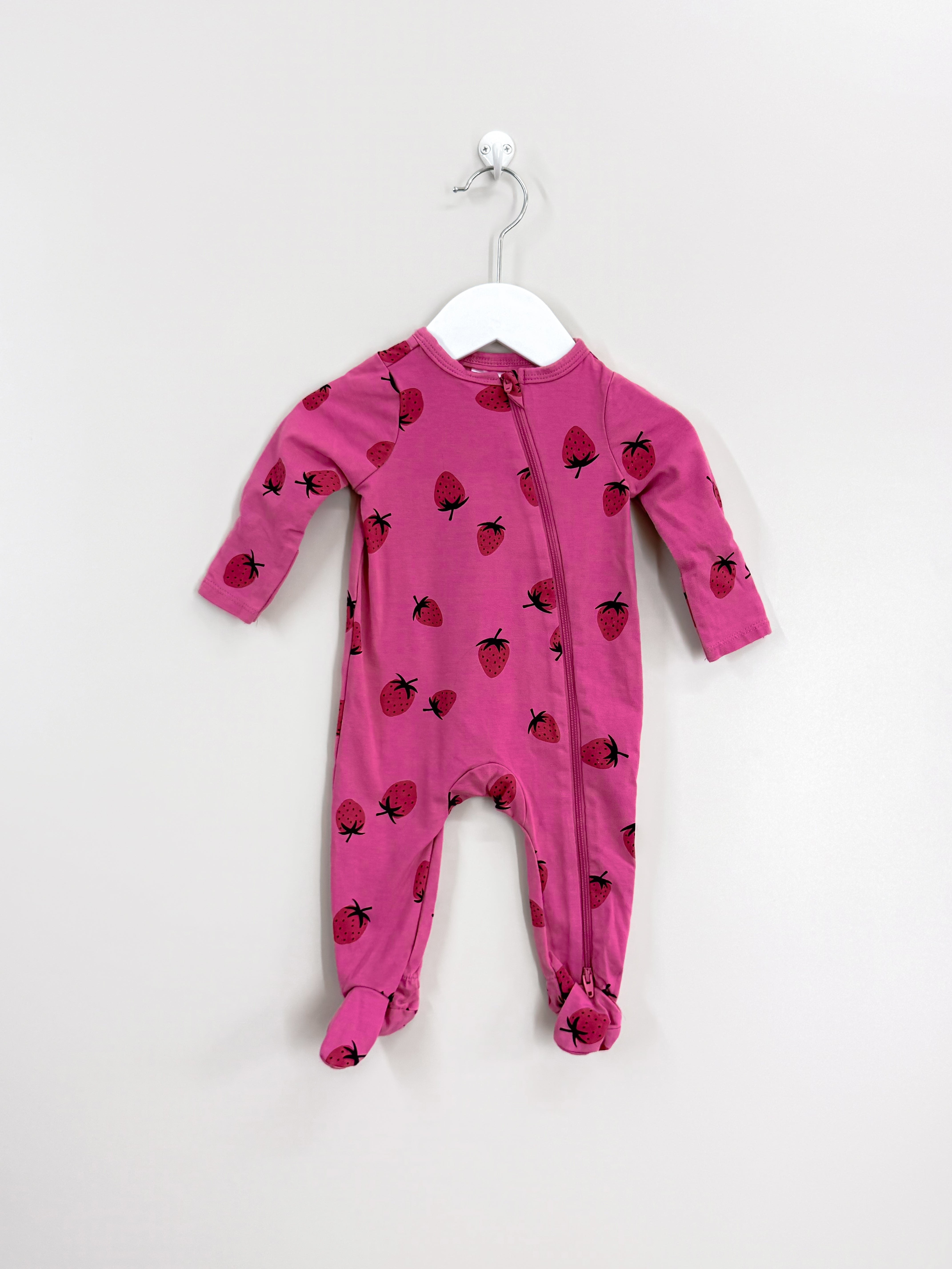 Teeny Weeny zipsuit - strawberries (0-3m)