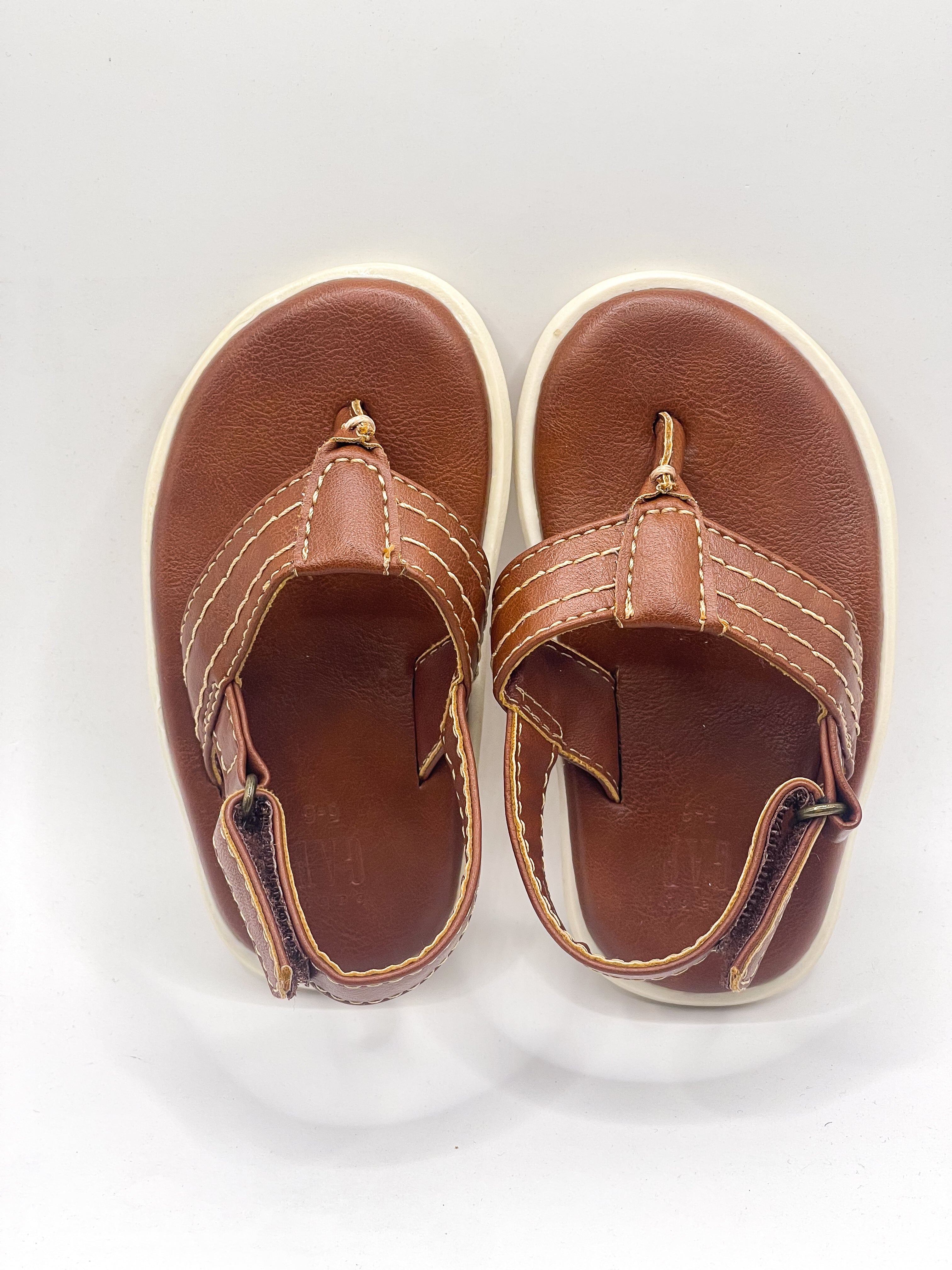 Gap sandals (4-5uk)