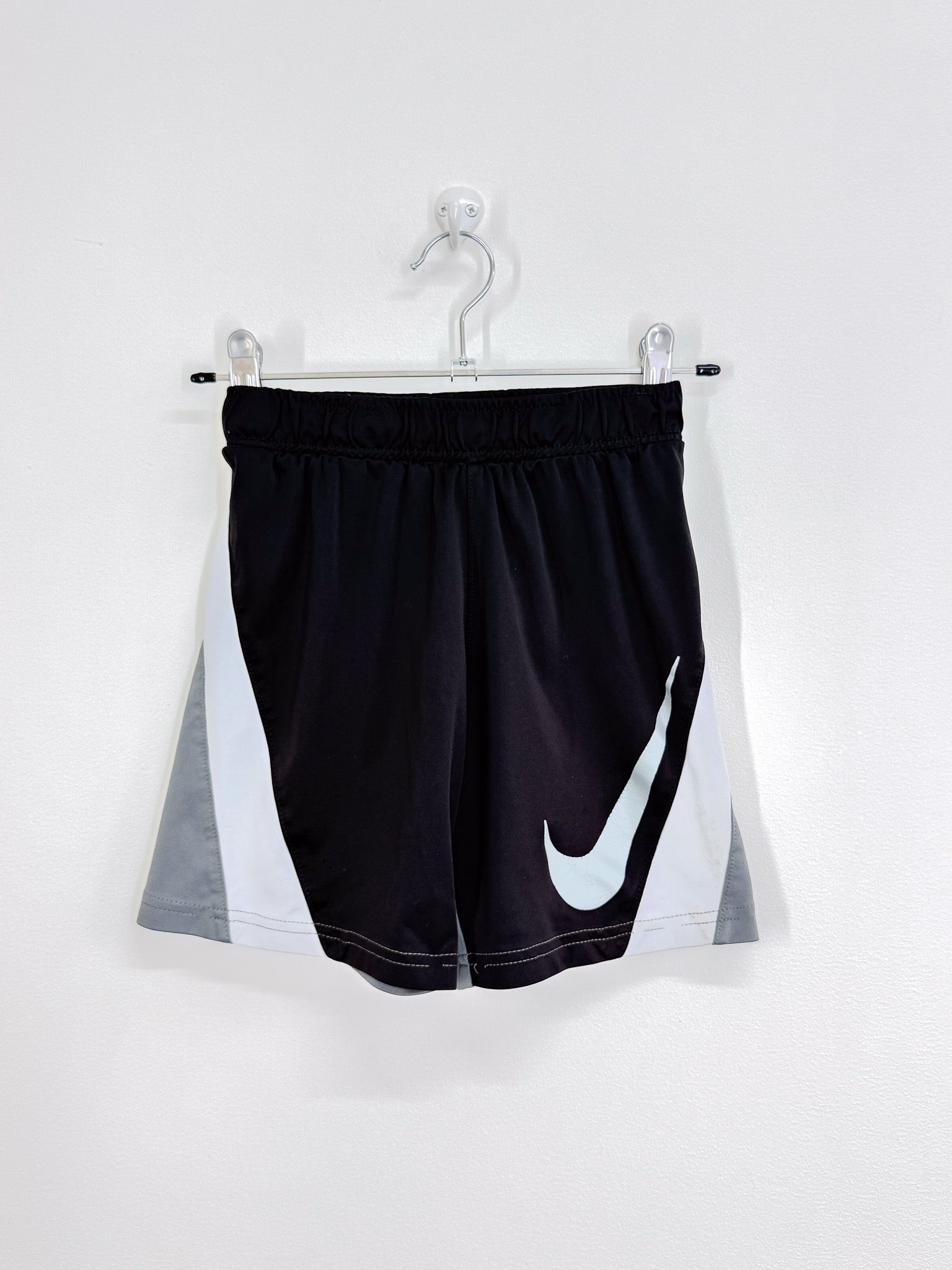 Nike dri-fit shorts (5-6y)