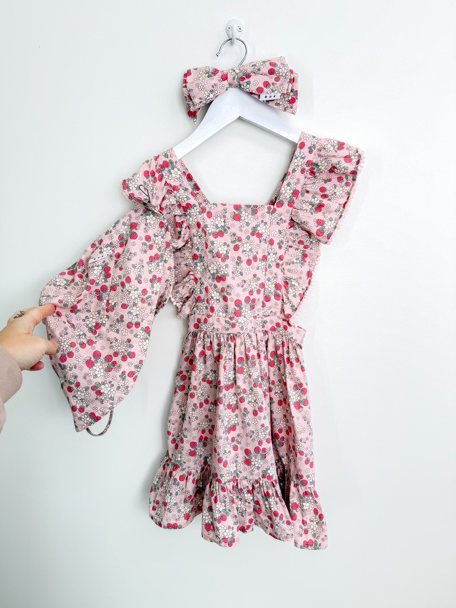 Hux vintage strawberry ruffle dress, bucket hat + bow (5y)