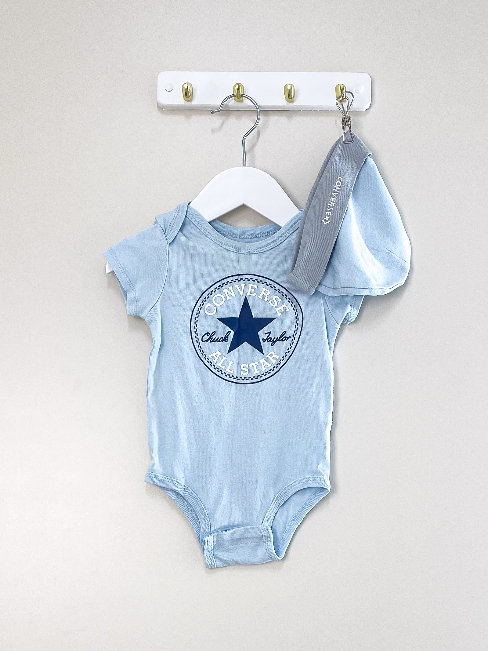 Converse bodysuit & beanie (6-12m)