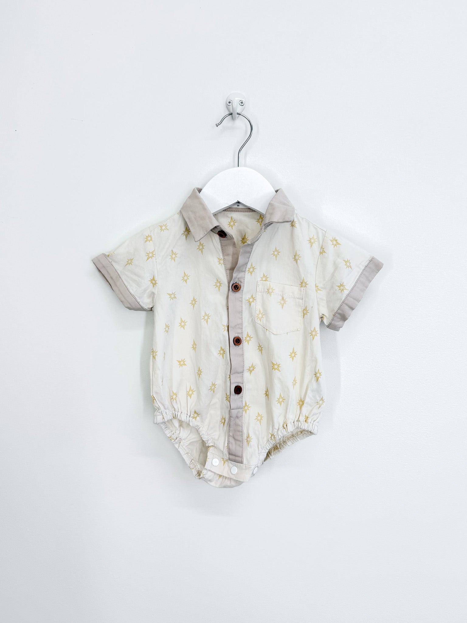 Bencer & Hazelnut star shirt bodysuit (3-6m)