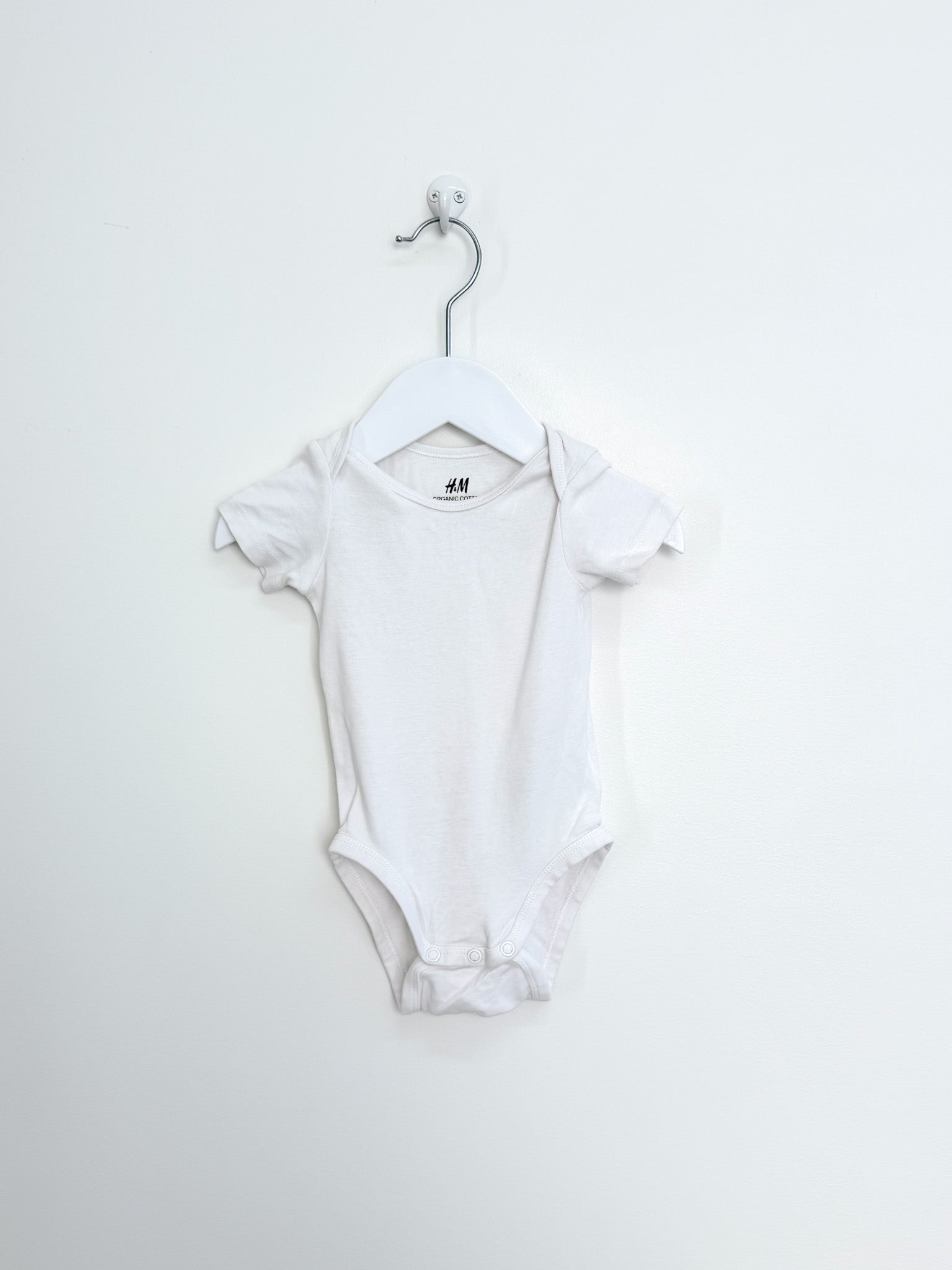 H&M organic bodysuit (0-3m)
