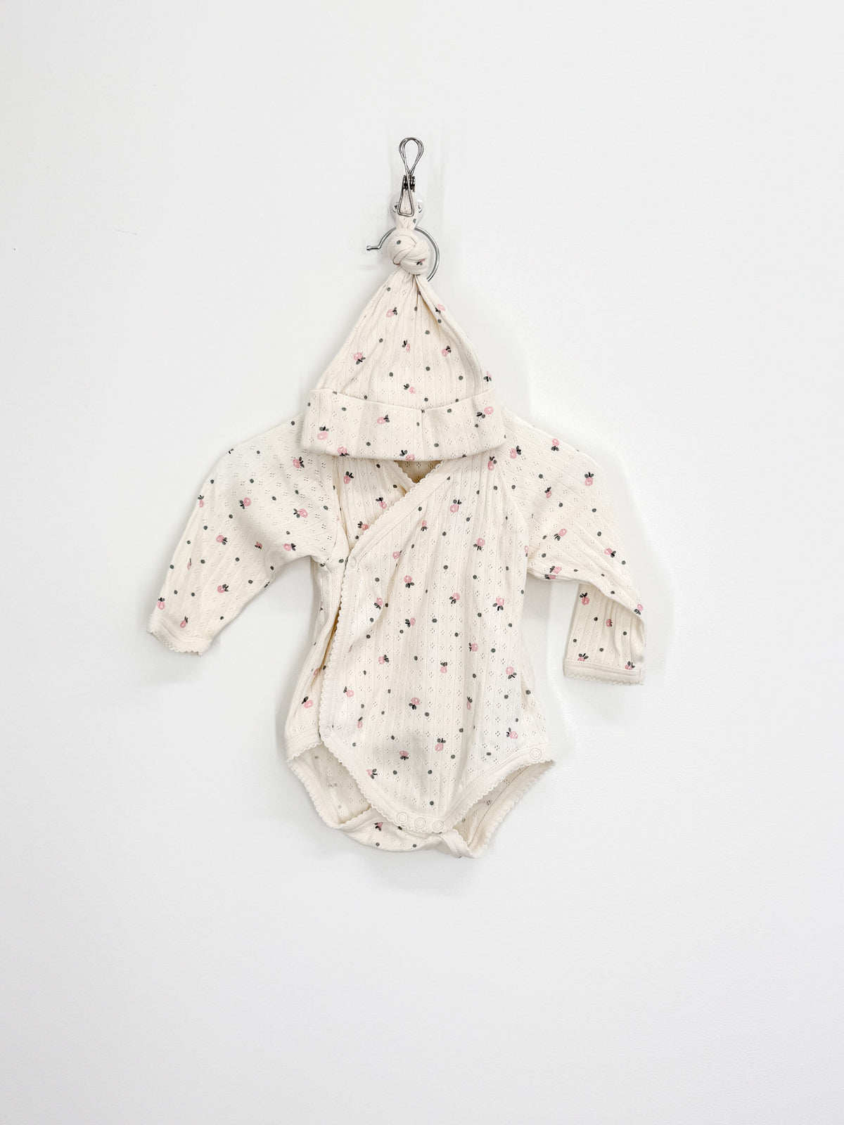Nature Baby organic pointelle kimono bodysuit + knot beanie set (0-3m)