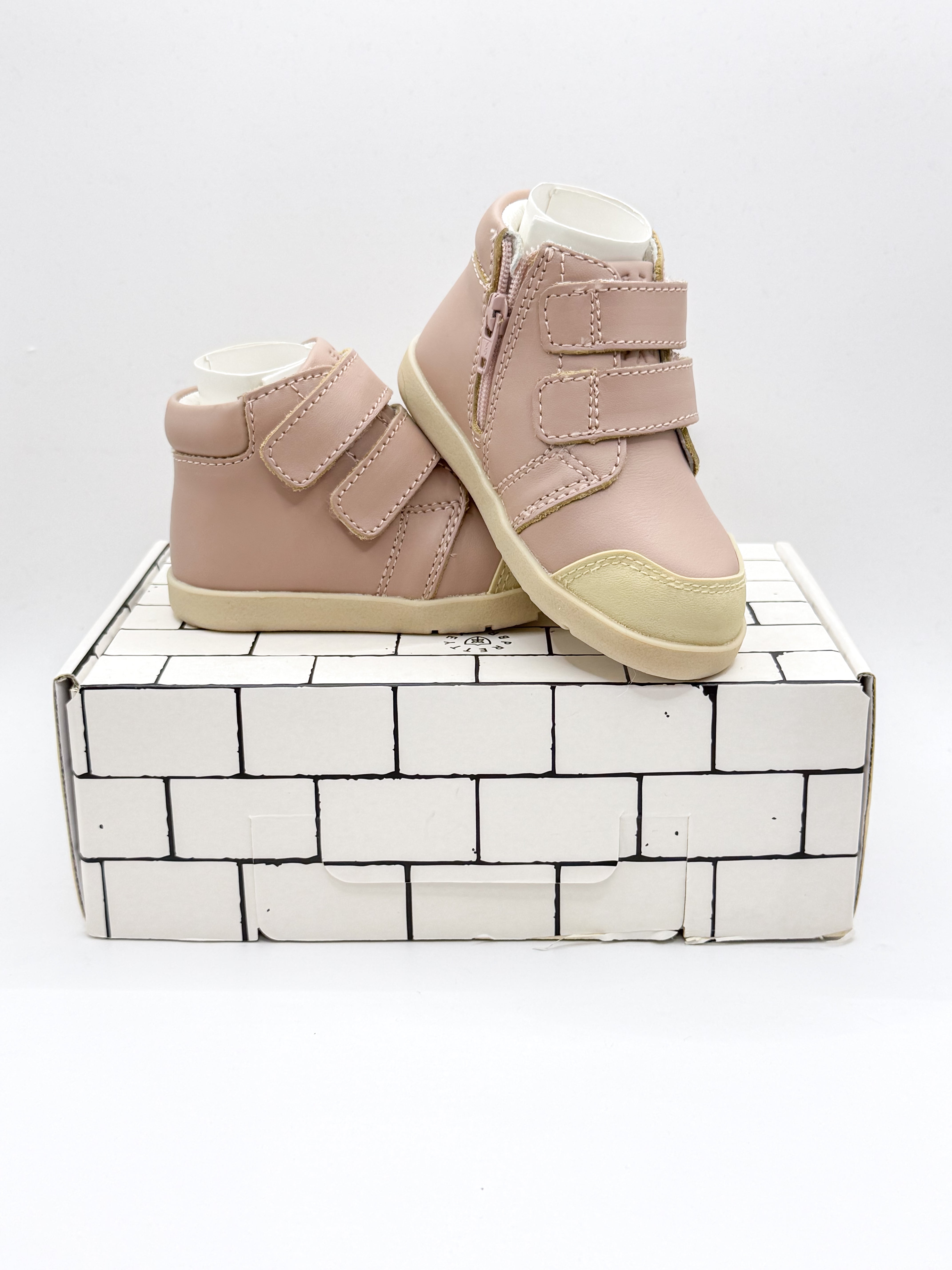 BNWT Pretty Brave blake boots - blush (19EU)