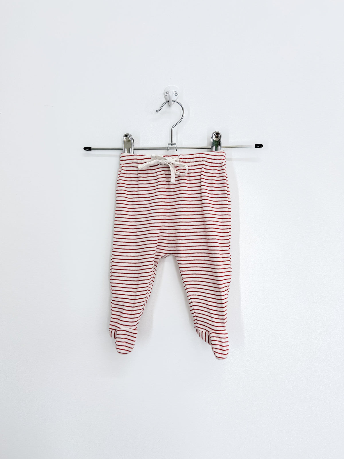 🎄 Nature Baby organic footed drawstring pants - red stripe (newborn)