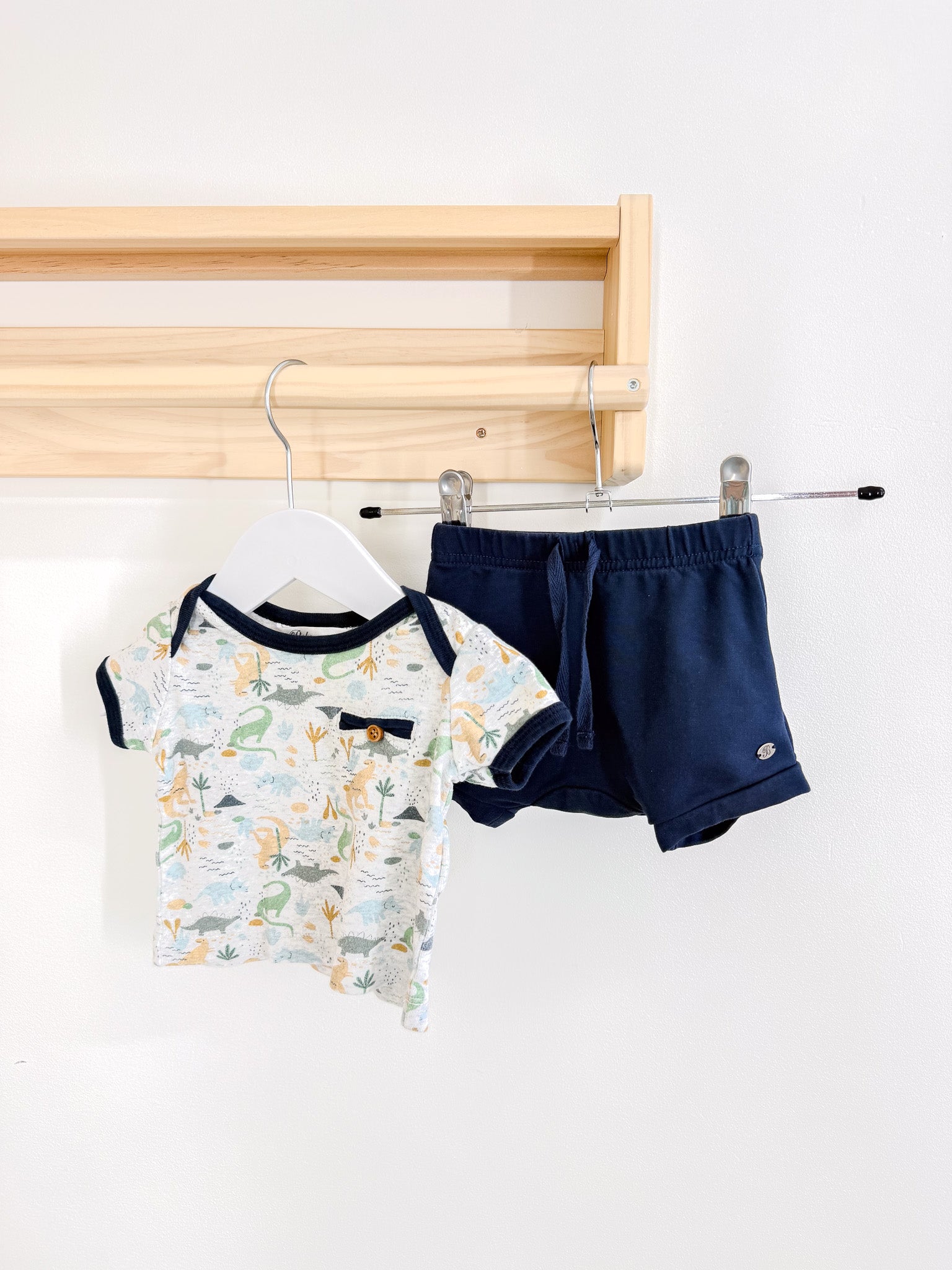 Bébé by Minihaha dino tee + shorts set (0-3m)