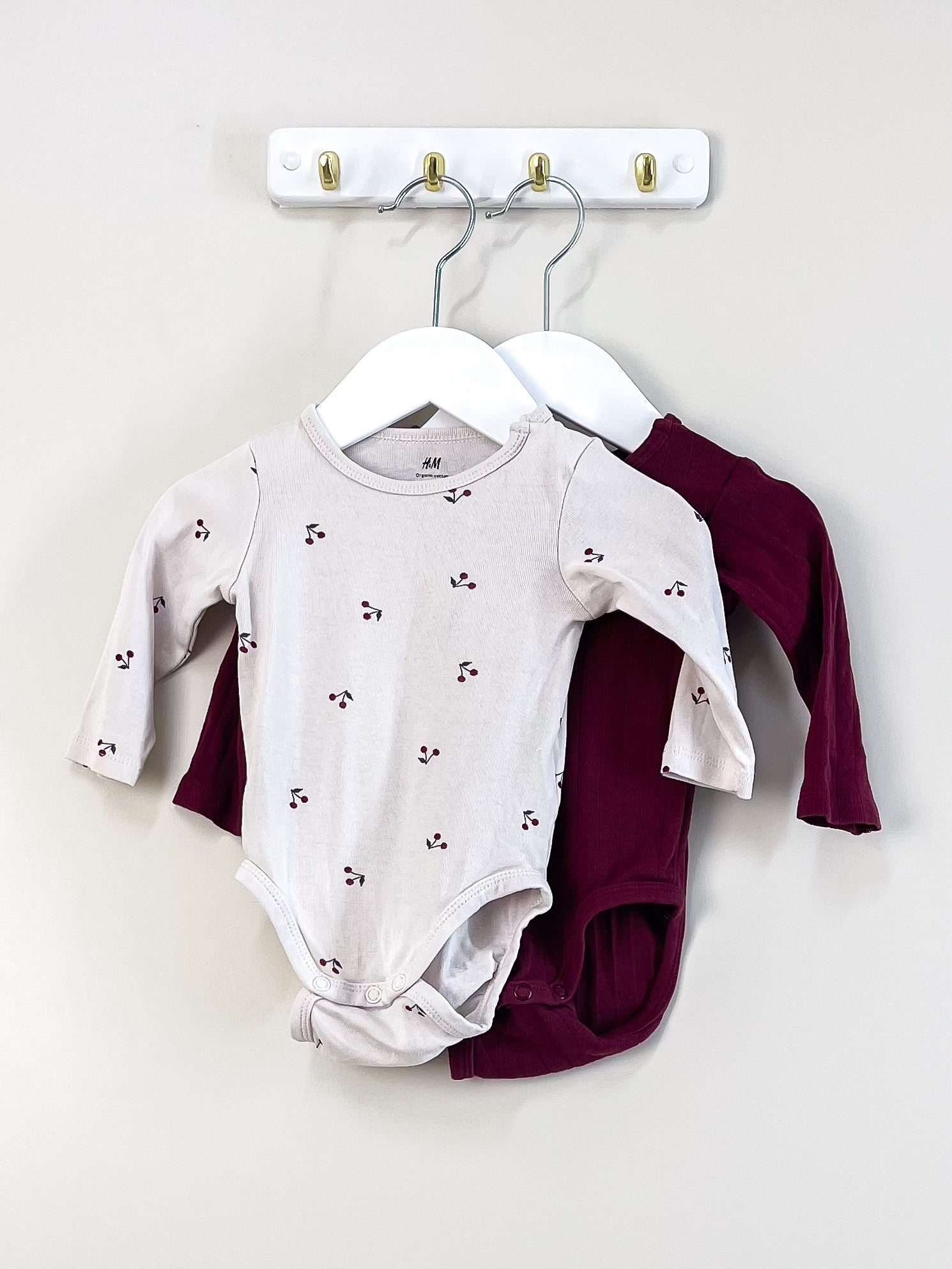 H&M organic 2 pack bodysuit bundle - cherries (0-3m)