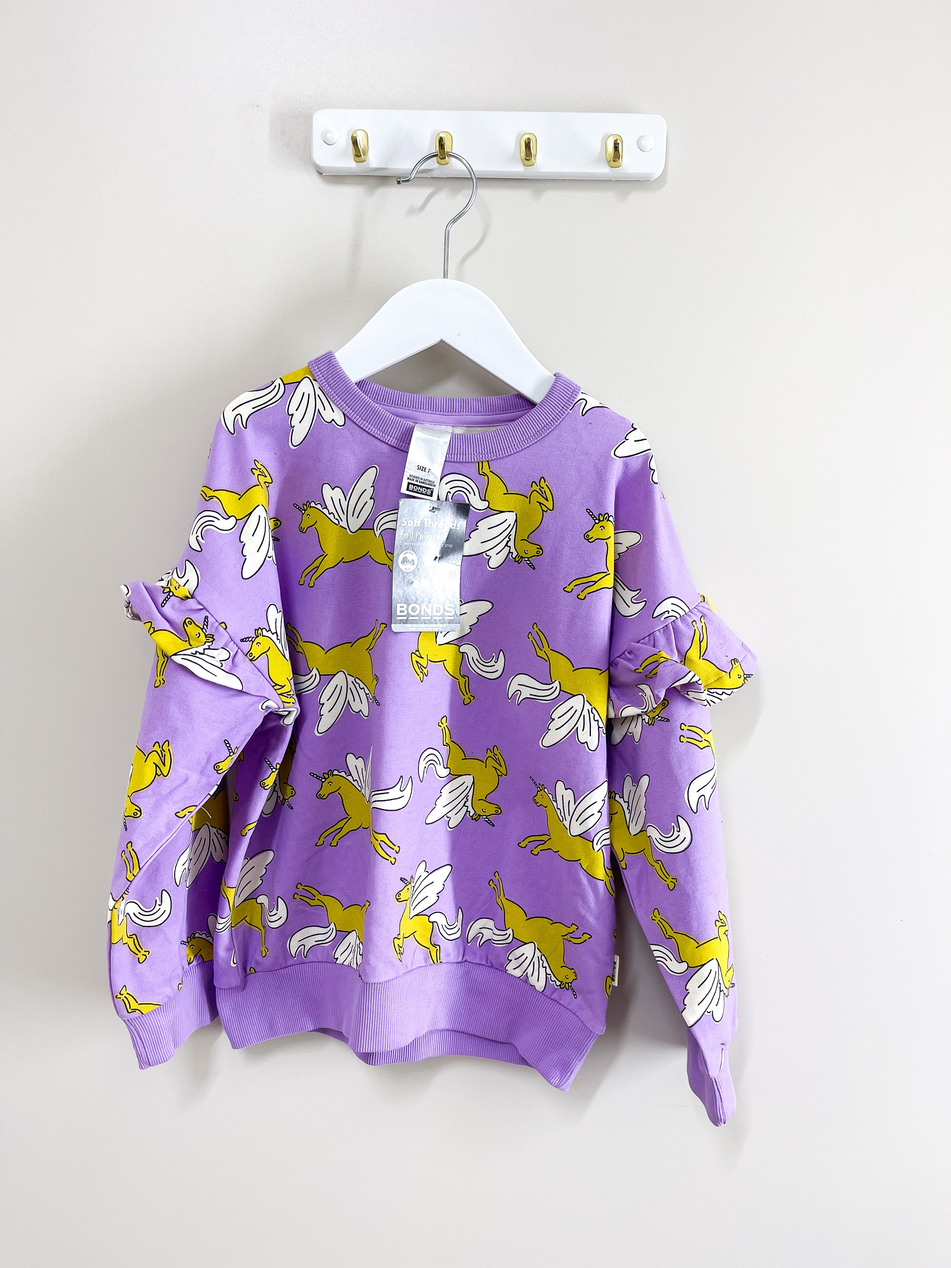 BNWT Bonds soft threads unicorn pullover (7y)