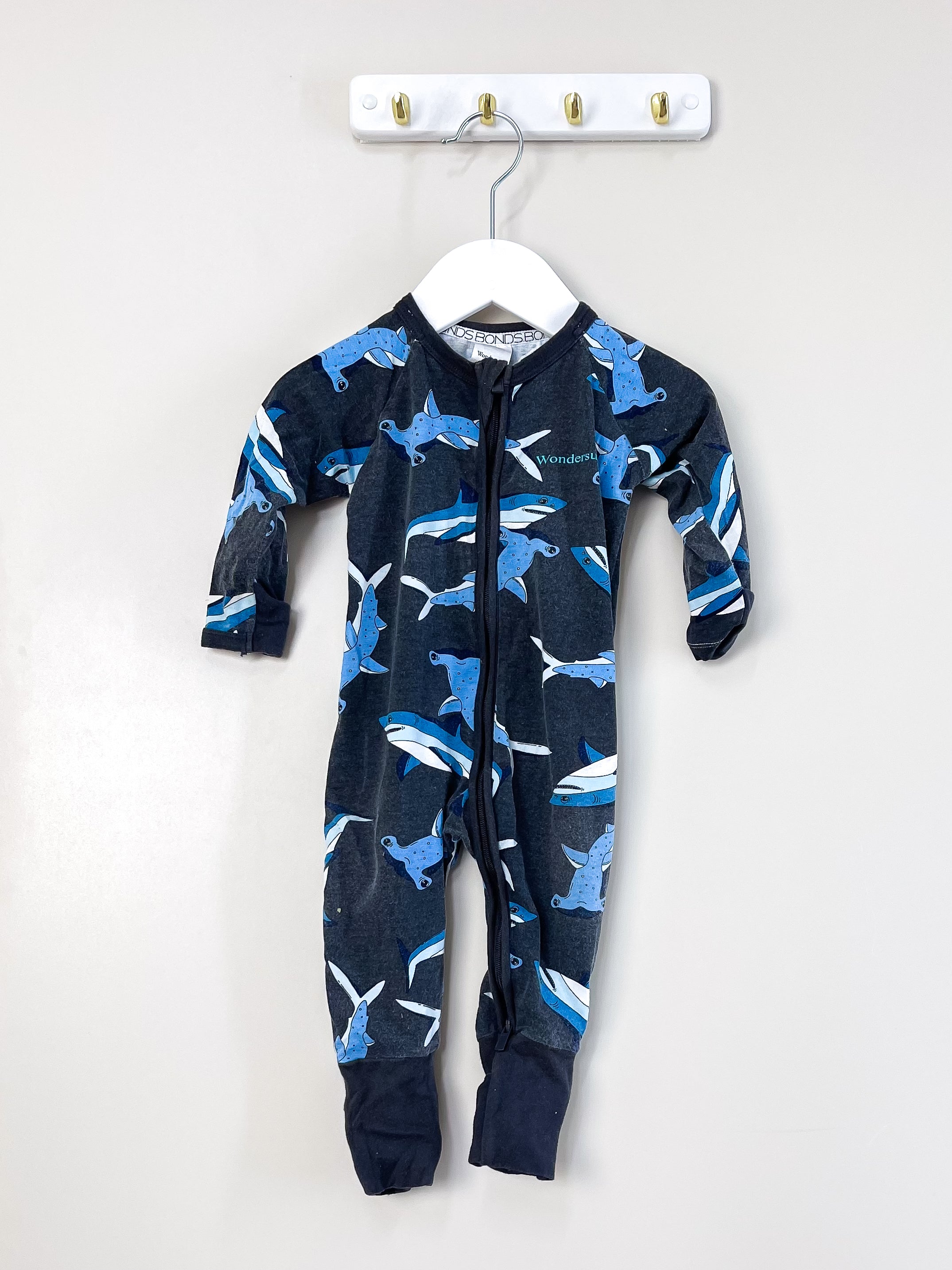 Bonds wondersuit - circle sharks (0-3m)