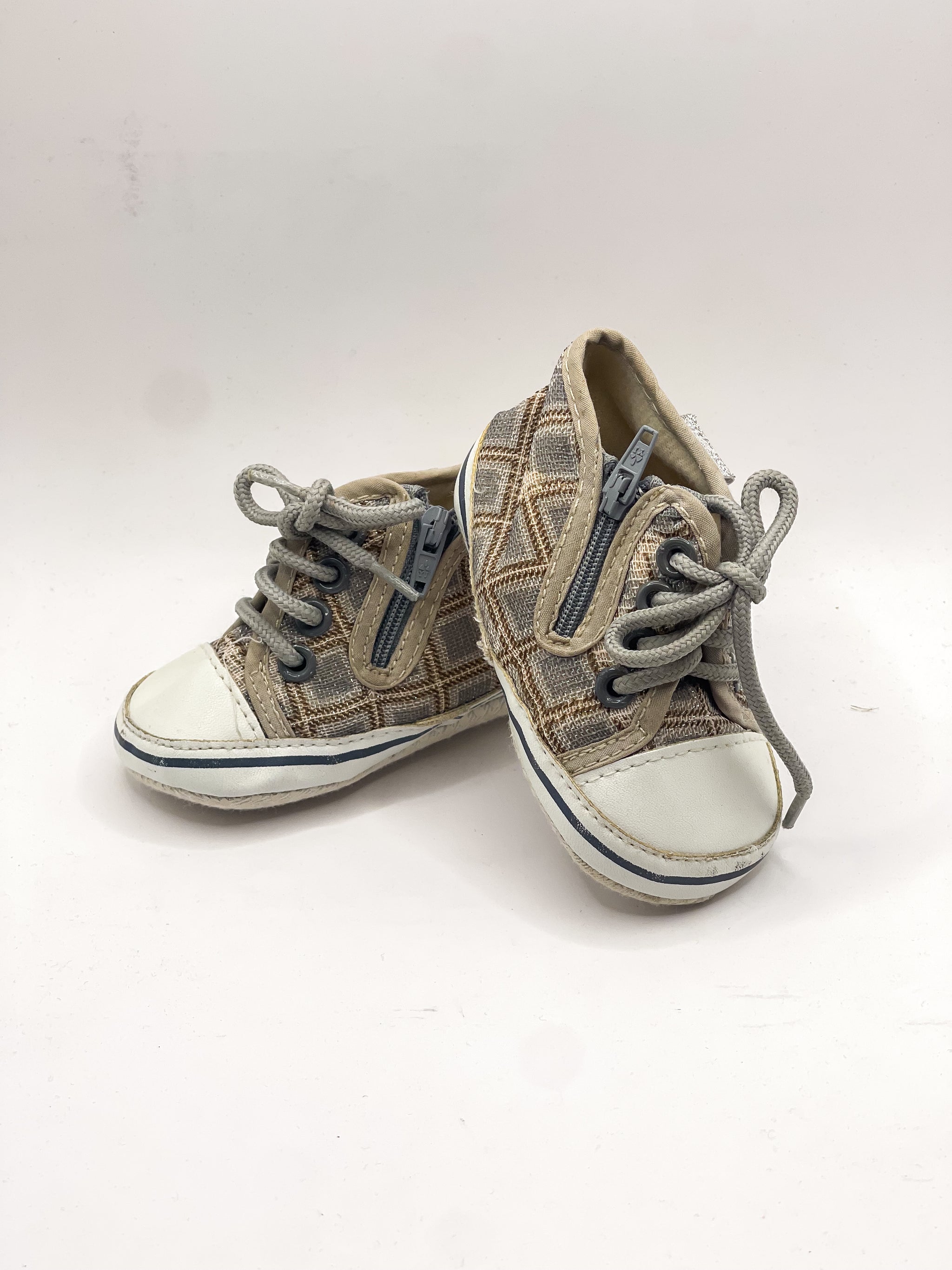 OshKosh crib shoes (2UK)