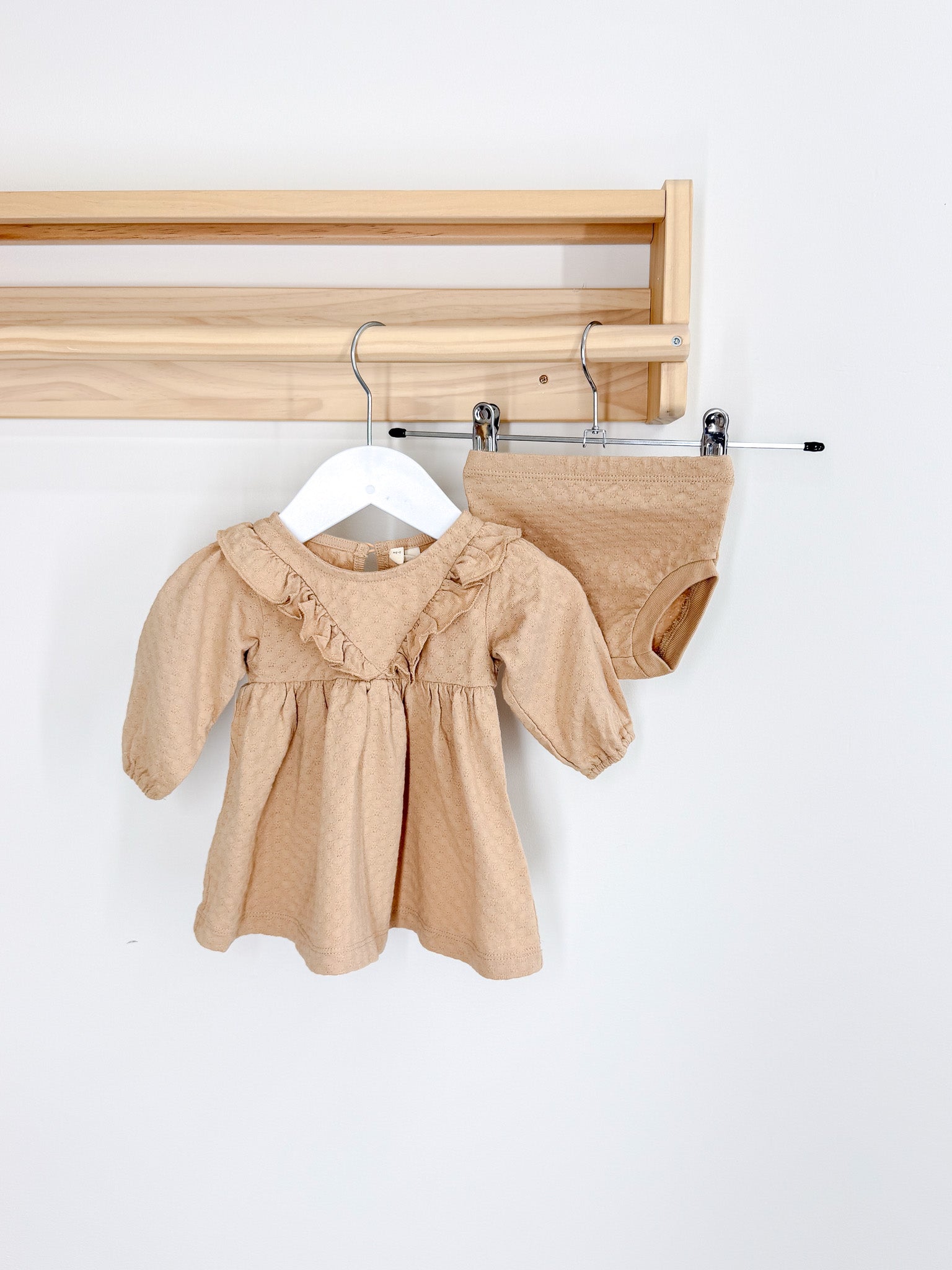 Quincy Mae organic ruffle v dress + bloomers set (0-3m)