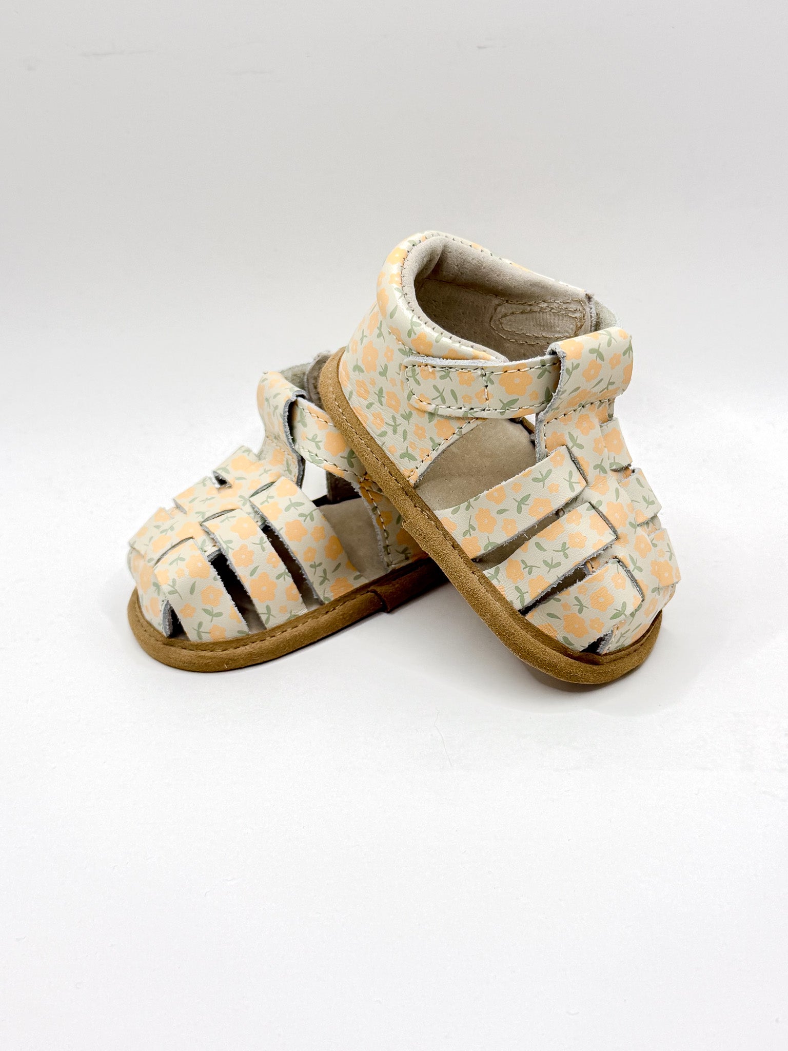 BNWOT Pretty Brave rio sandals - peach meadow (16-17EU)