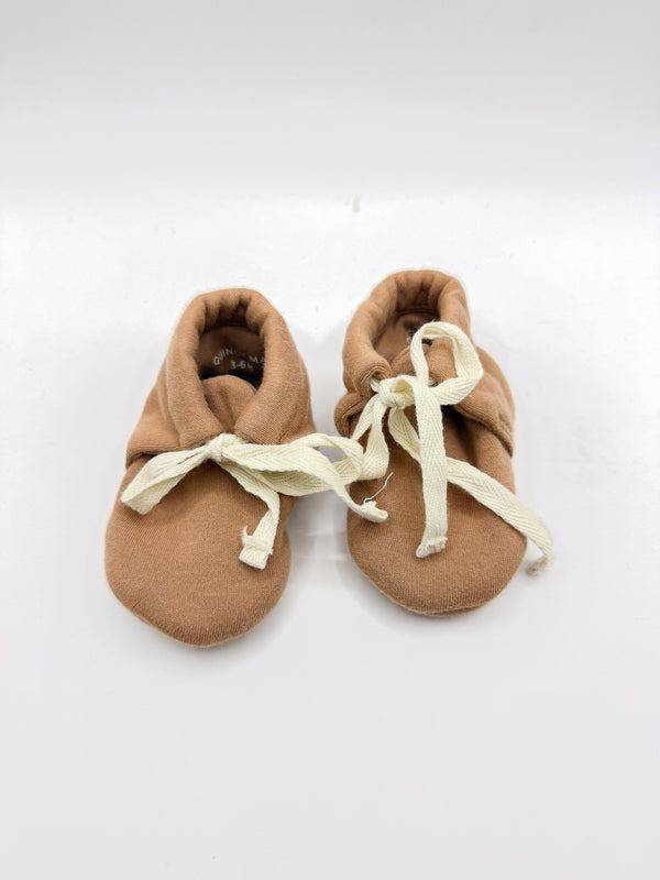 Quincy Mae organic booties (3-6m)