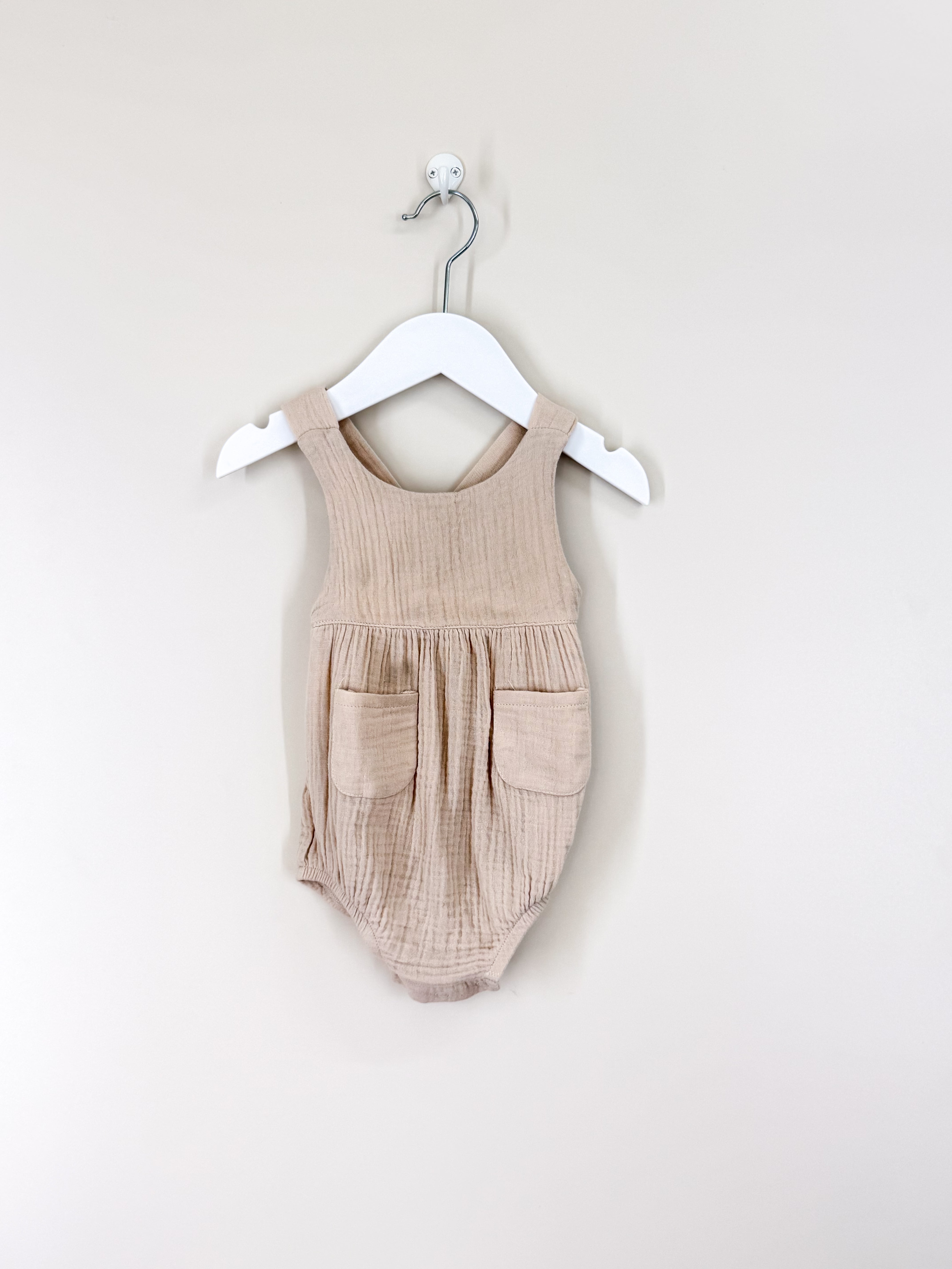 Hello Poppet organic muslin charlie romper (6-12m)