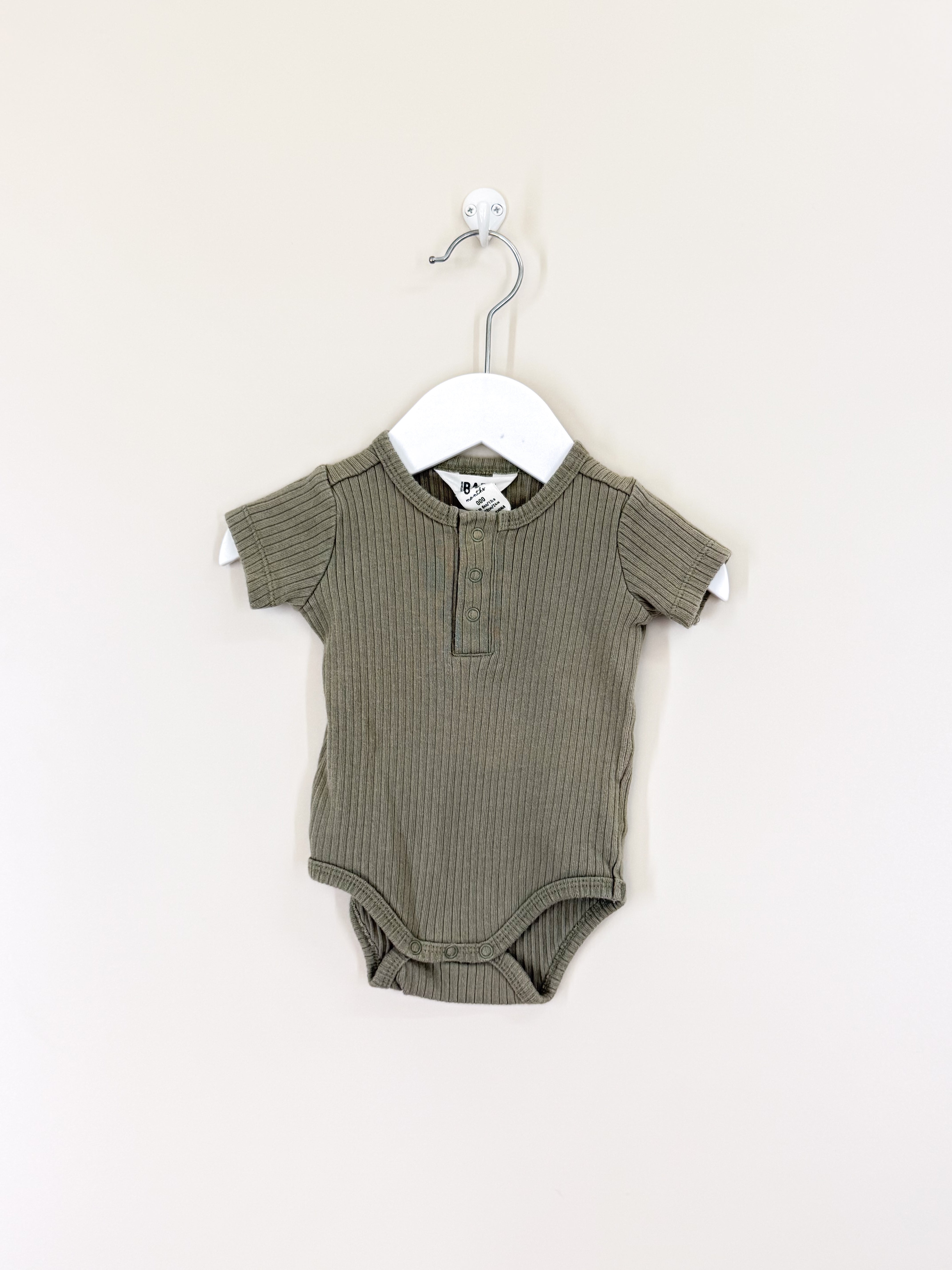 Cotton On Kids rib henley bodysuit (0-3m)