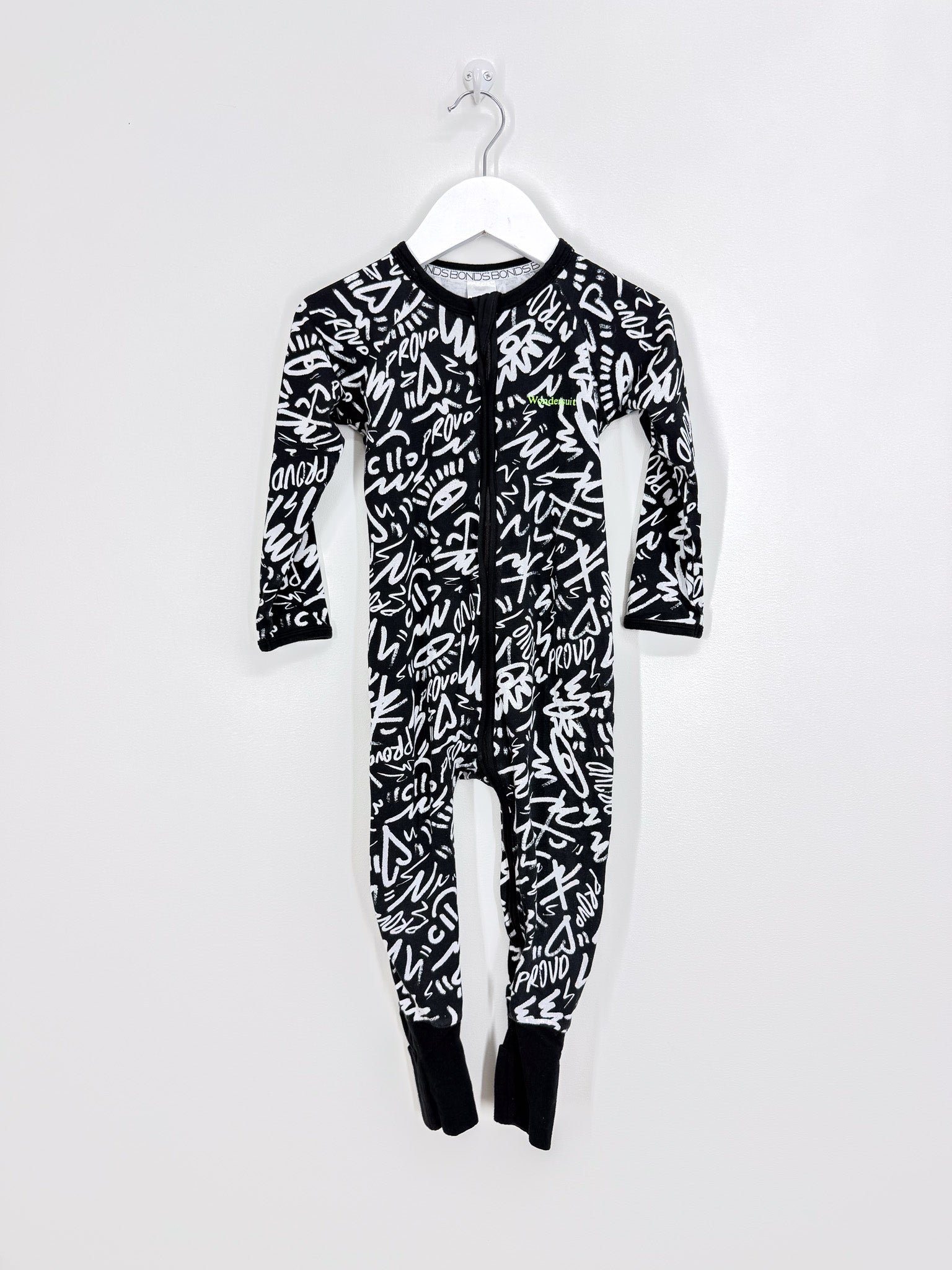 Bonds wondersuit - black & white pride (18-24m)