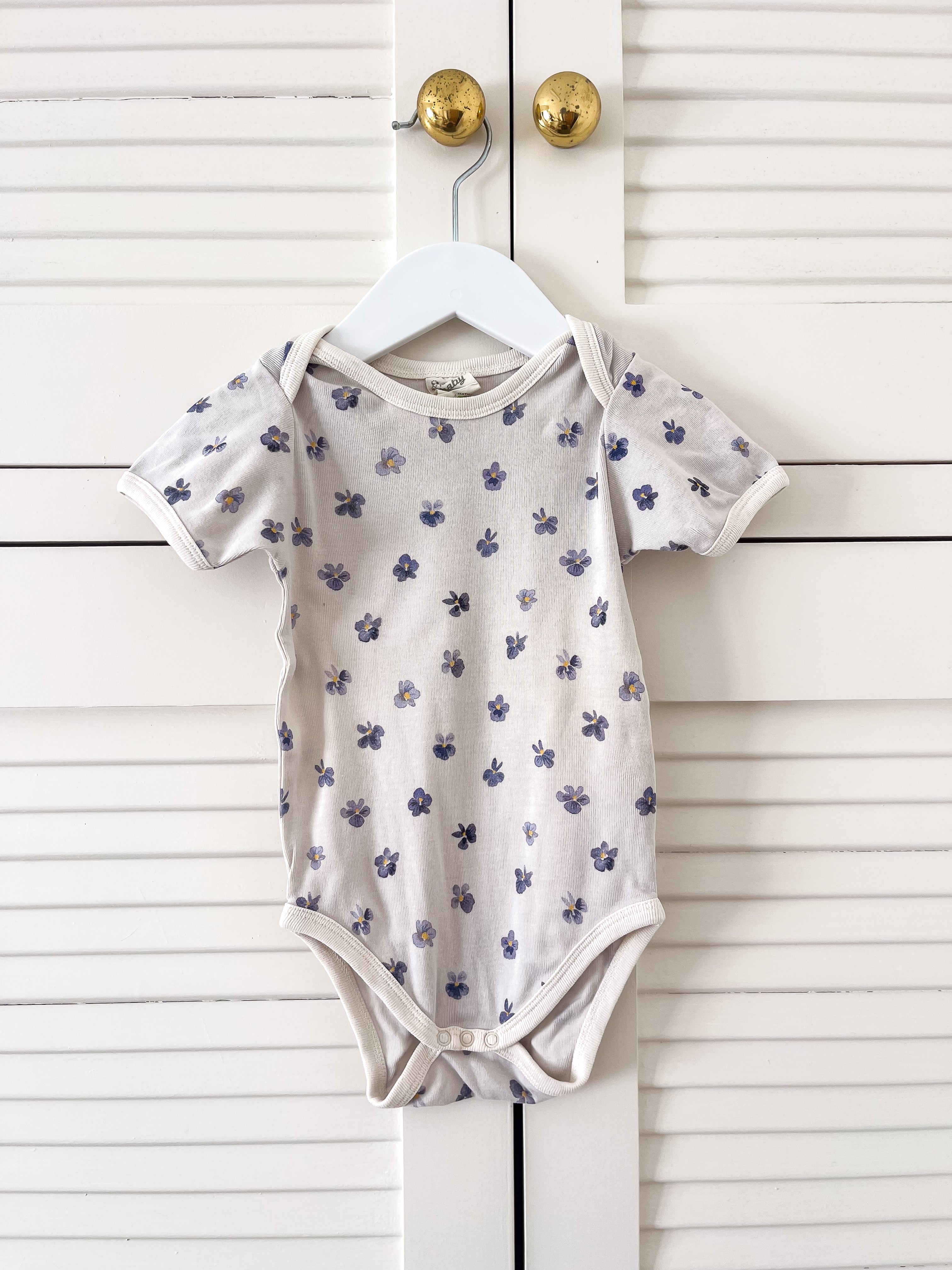 Nature Baby organic bodysuit - pressed pansy (0-3m)