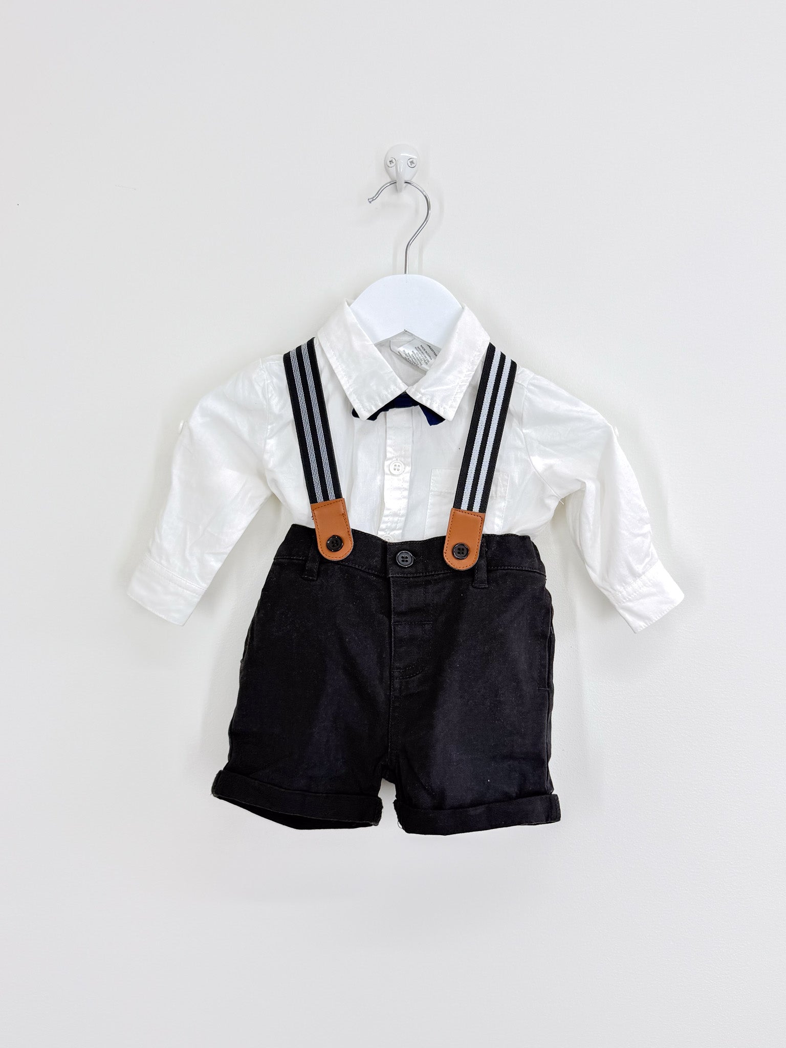 Teeny Weeny shirt bodysuit & suspender shorts set (3-6m)