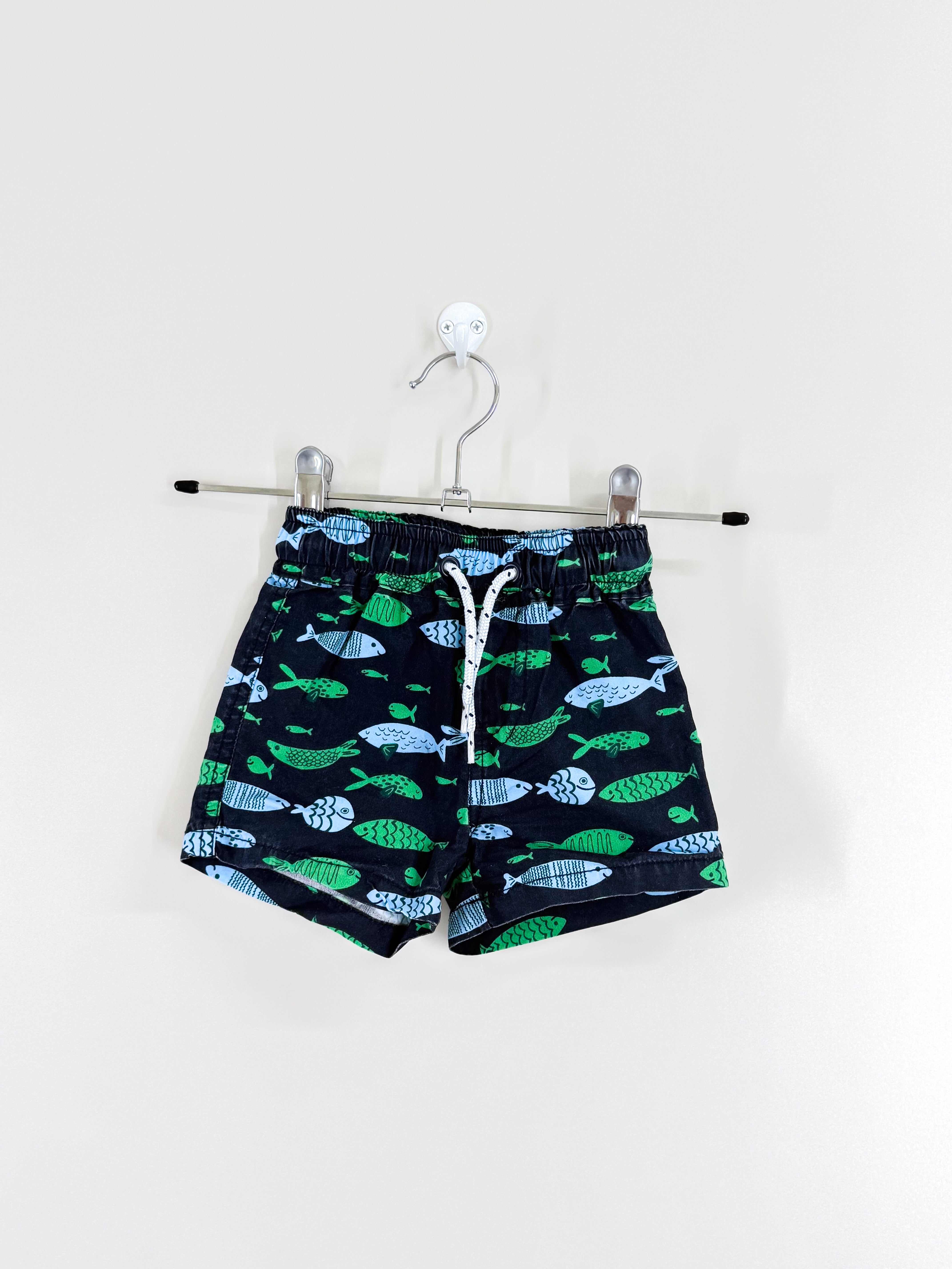 Seed fish shorts (3-6m)