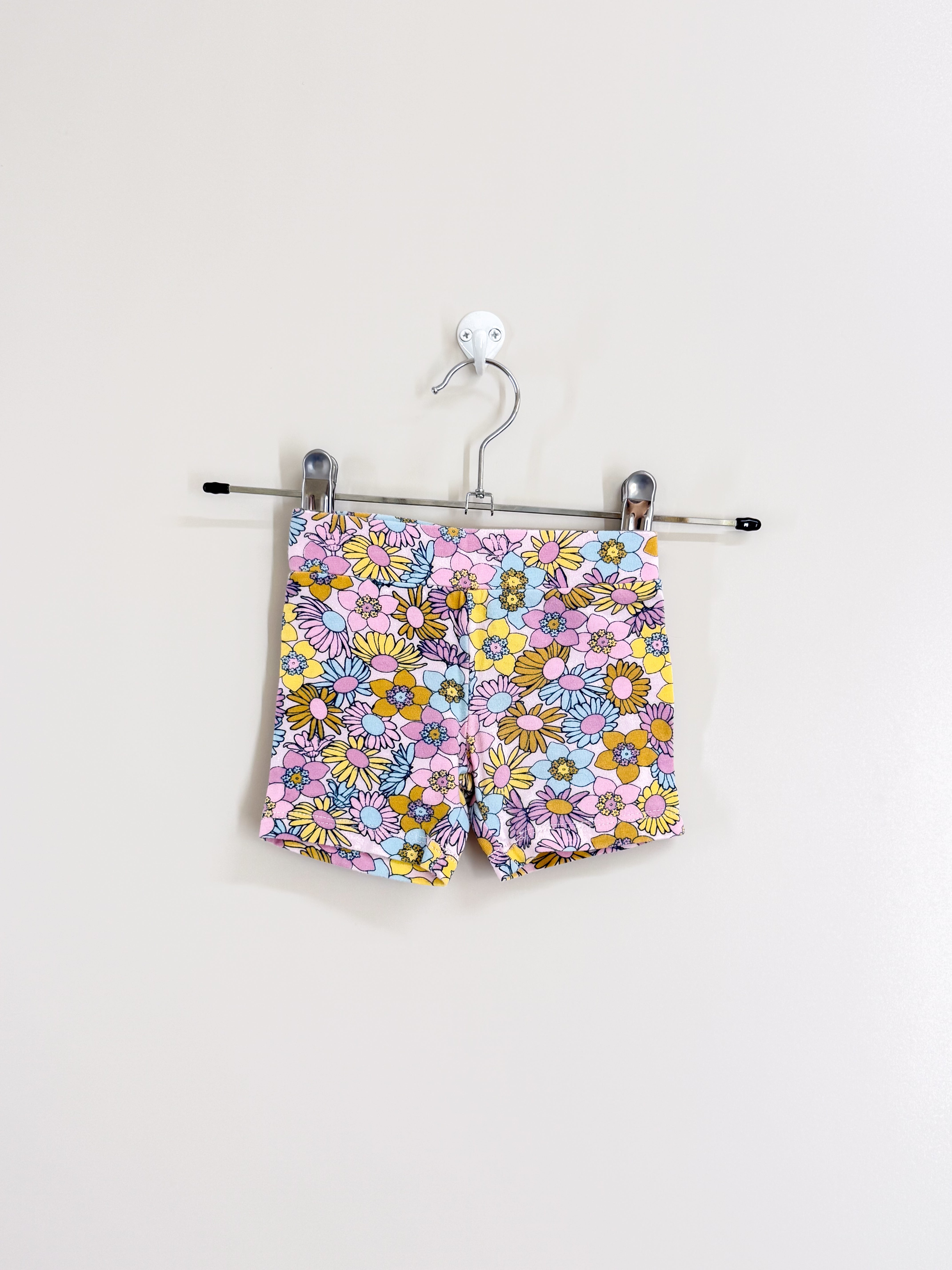 Milky floral bike shorts (3-6m)