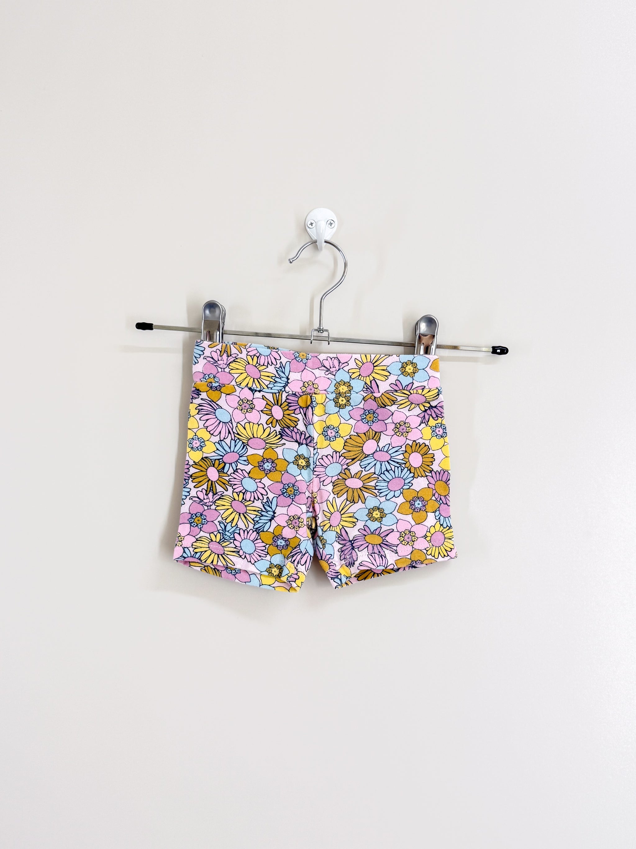 Milky floral bike shorts (3-6m)