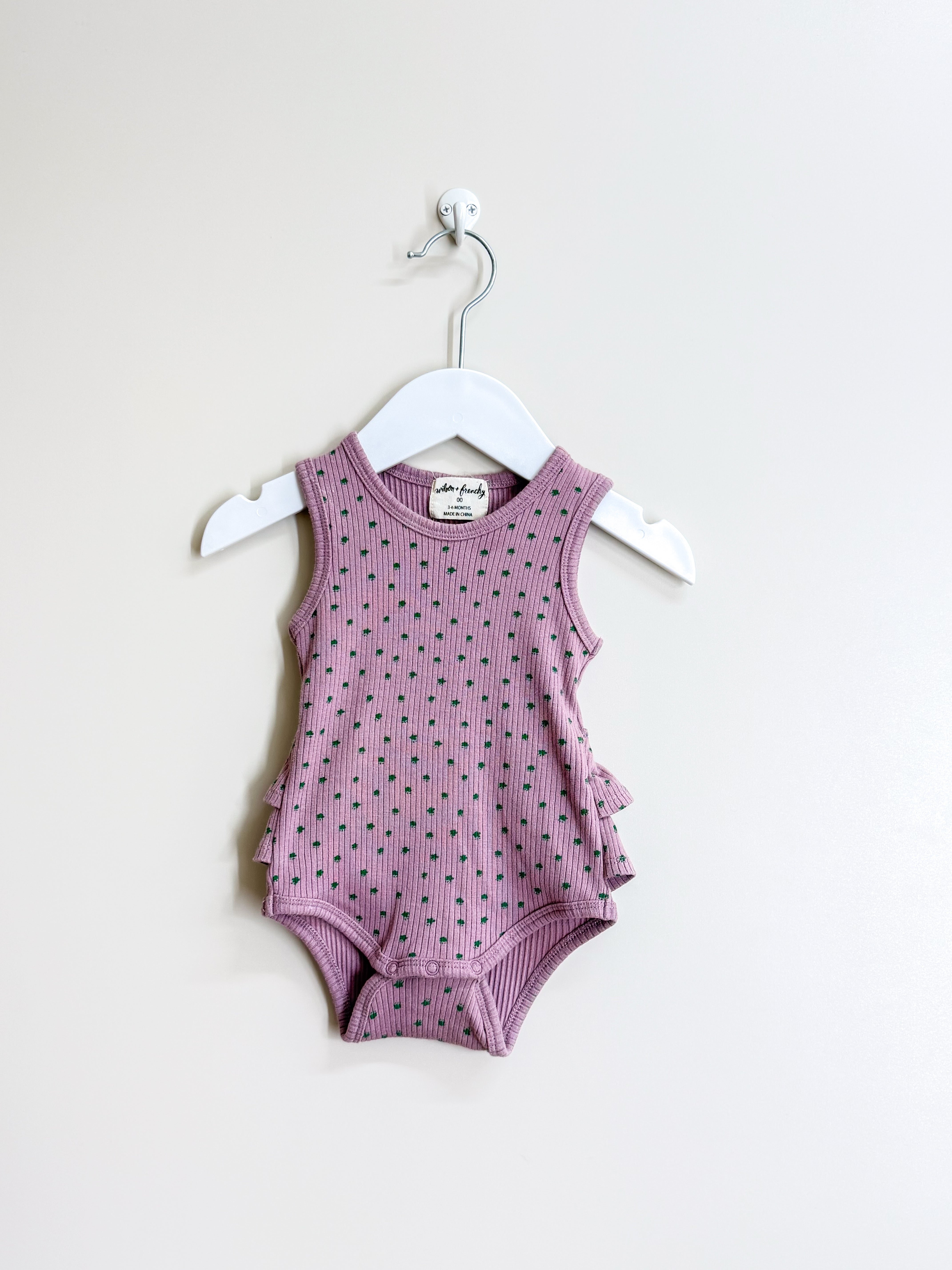 Wilson & Frenchy organic rib ruffle singletsuit (3-6m)