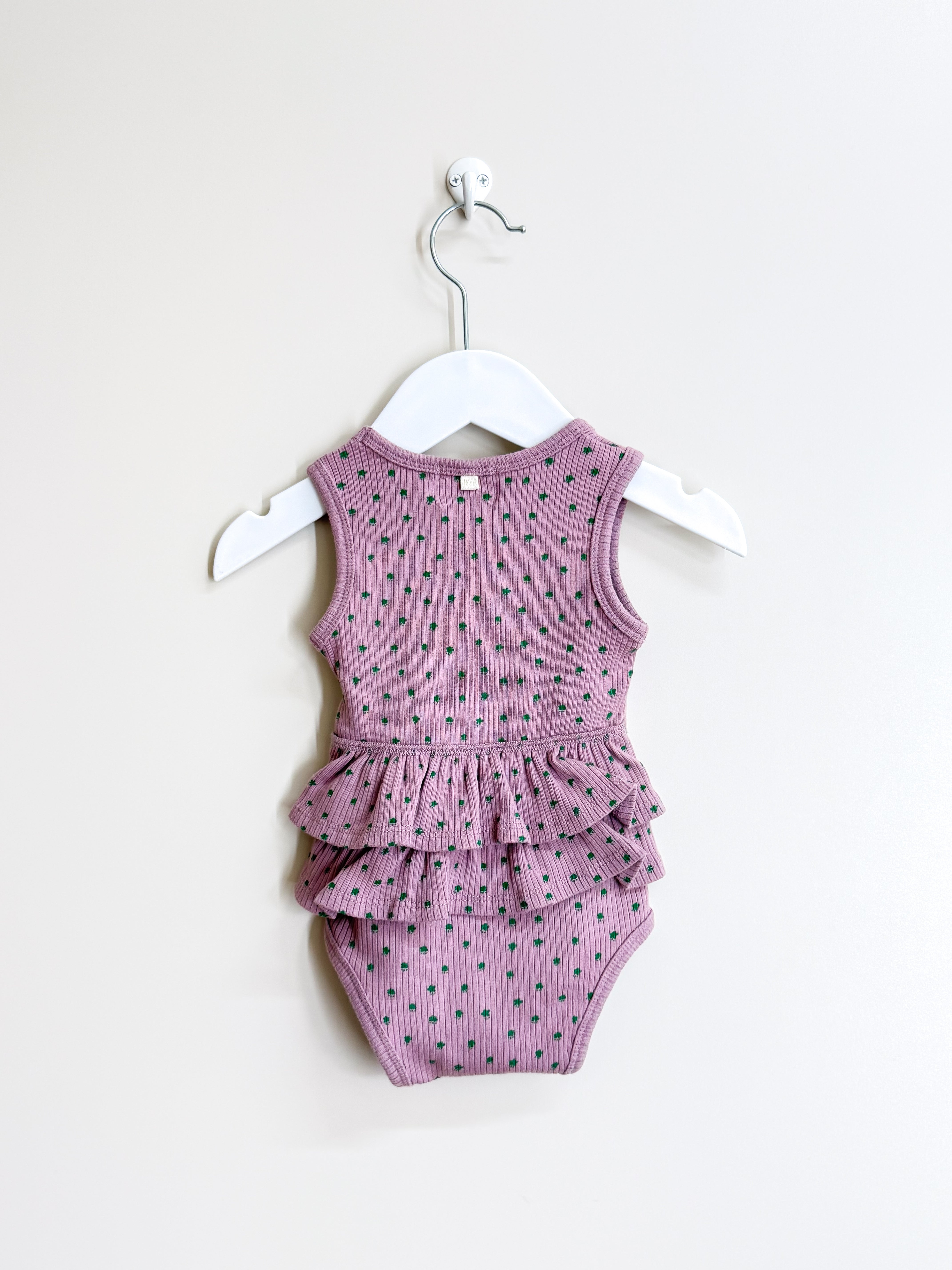 Wilson & Frenchy organic rib ruffle singletsuit (3-6m)