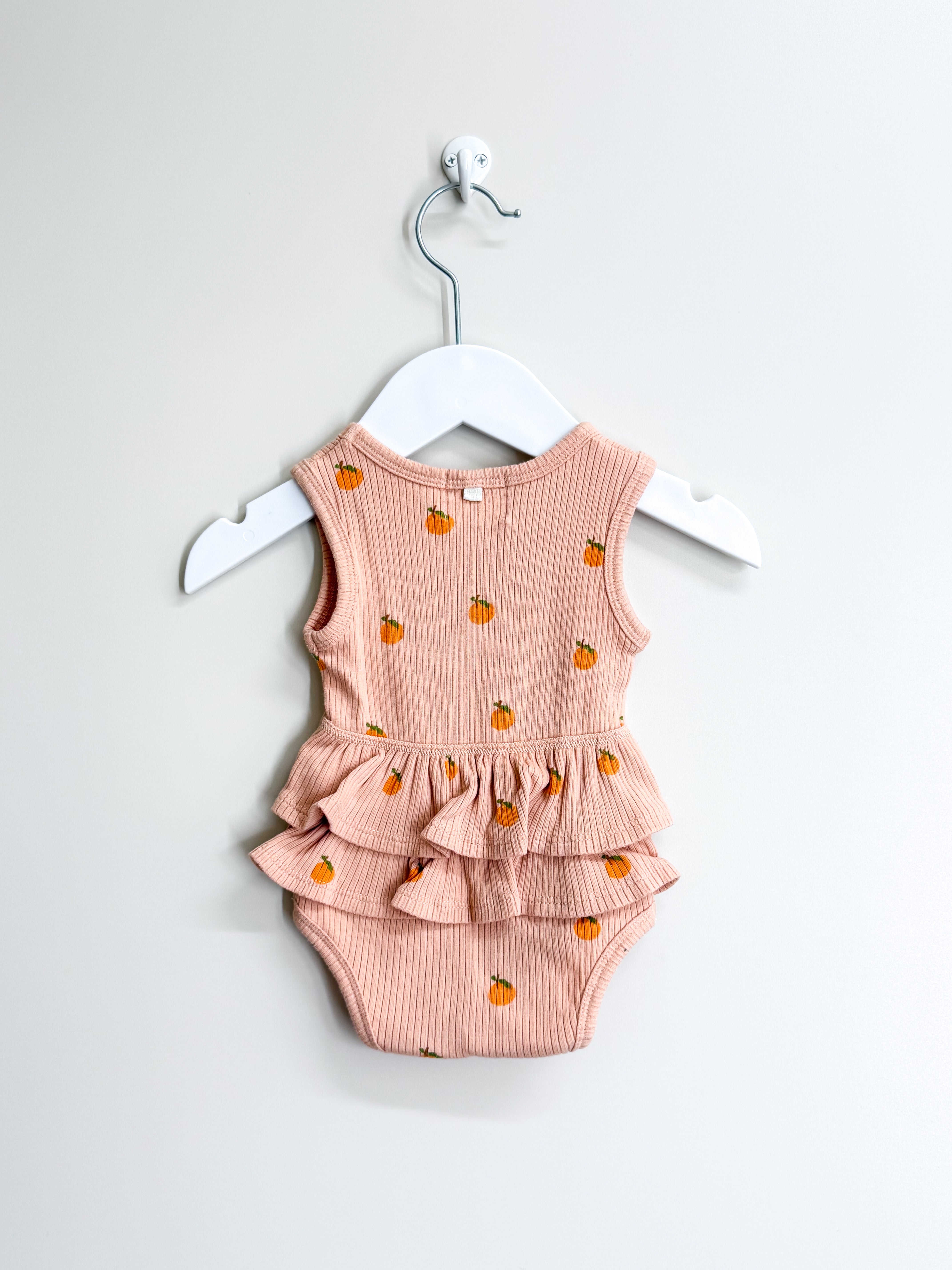 Wilson & Frenchy organic rib ruffle suit - oranges (3-6m)