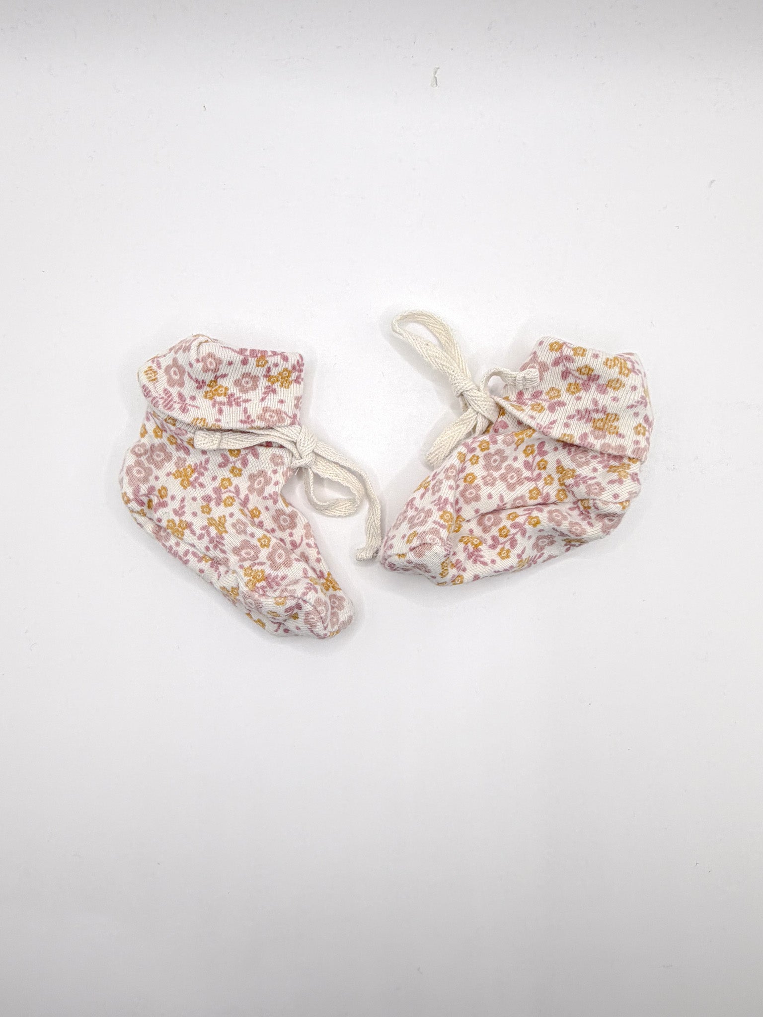 Nature Baby organic booties (0-3m)