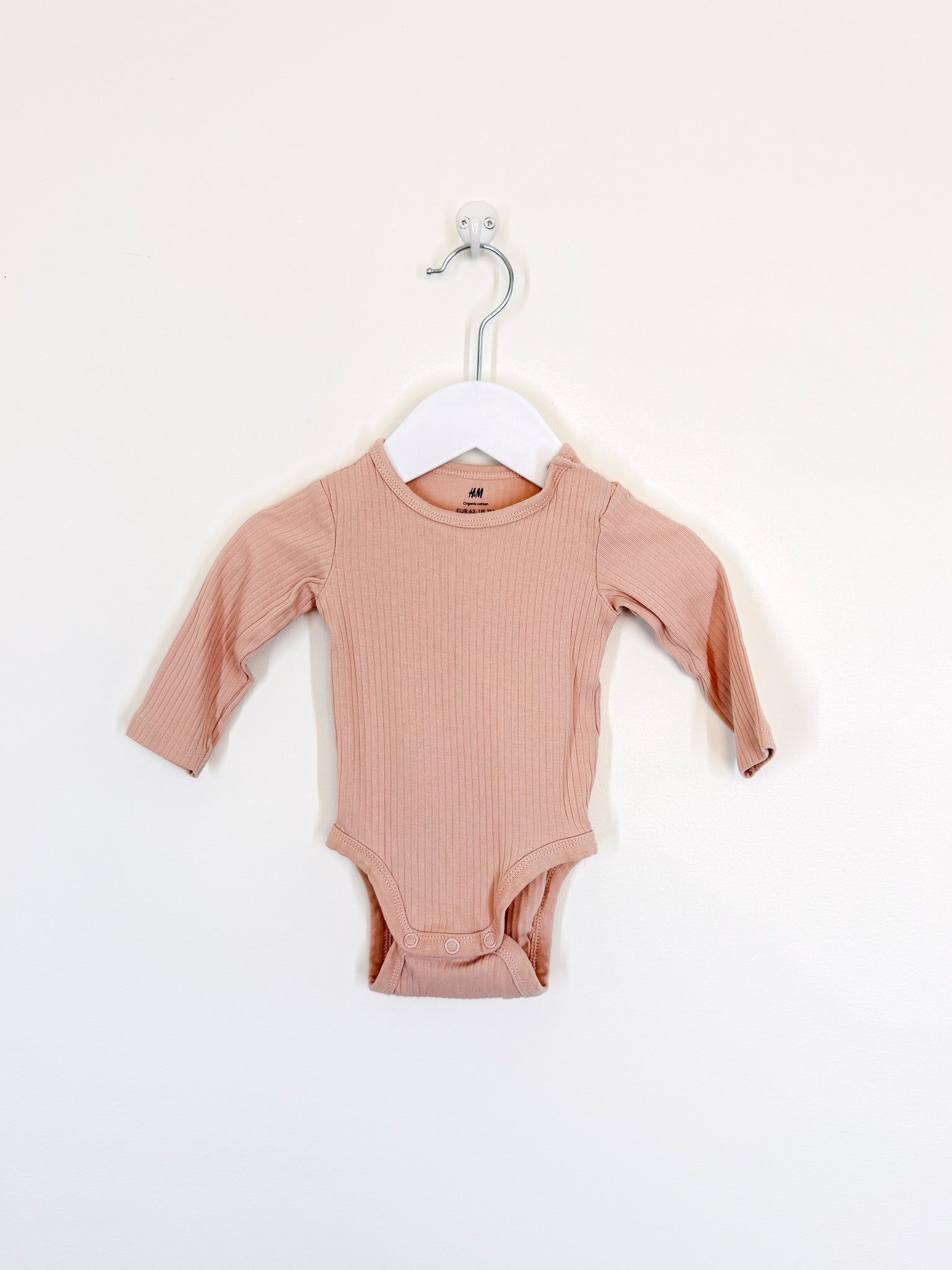 H&M organic rib bodysuit (0-3m)