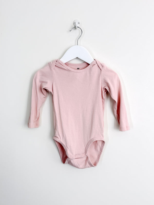 H&M organic basic bodysuit (12-18m)
