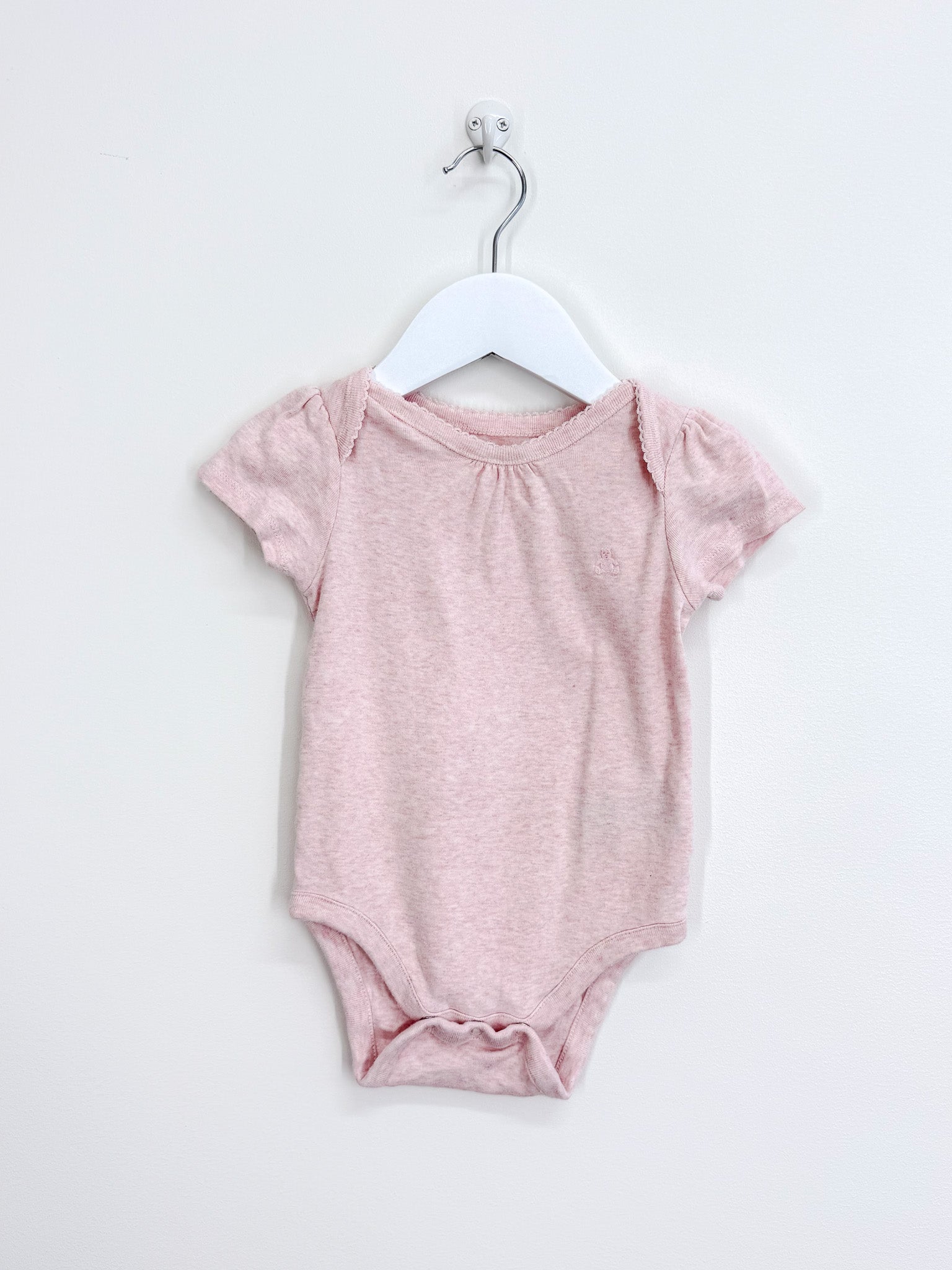 Gap short sleeve pink bodysuit (12-18m)