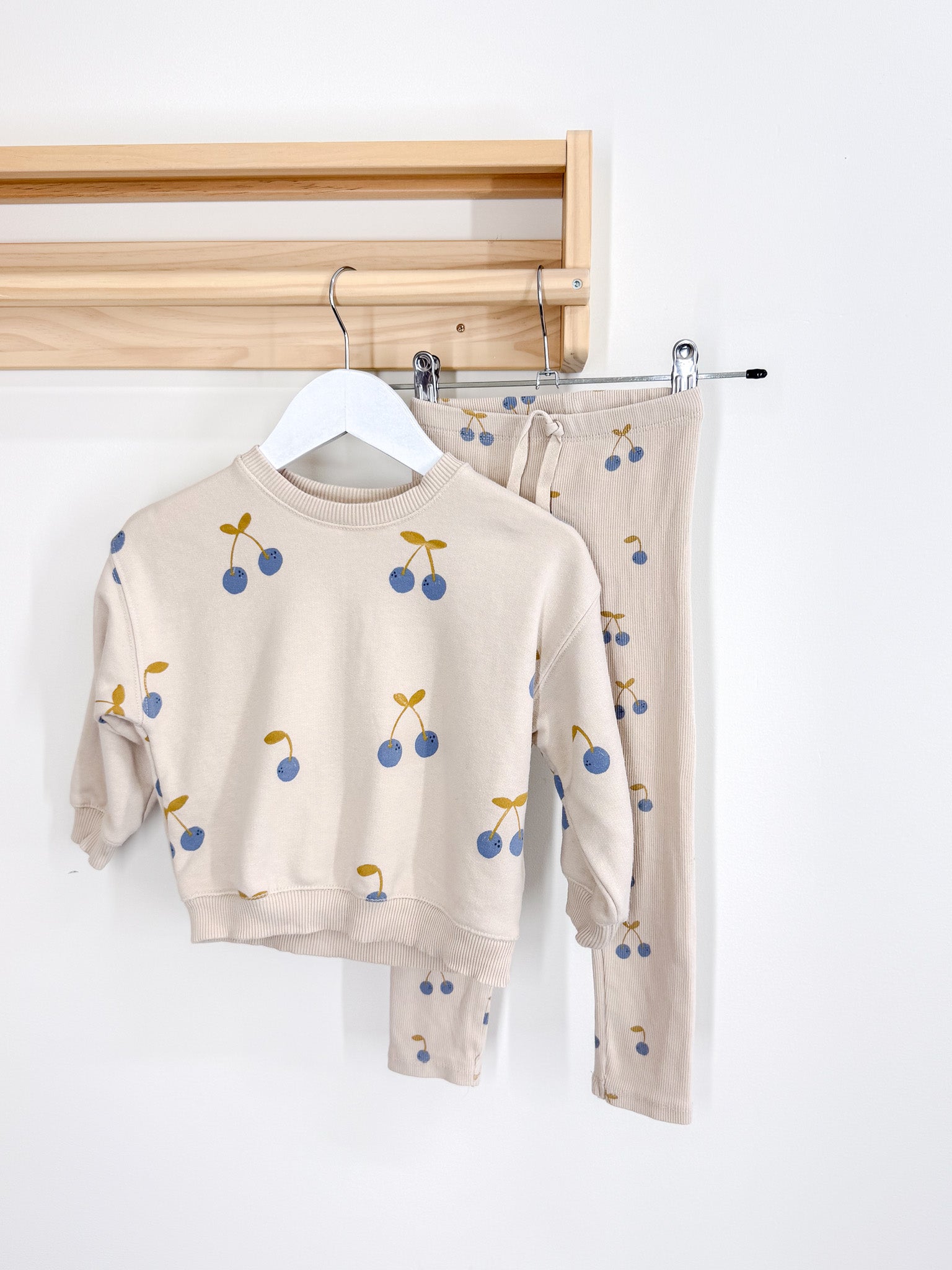 Zara cherry pullover + leggings set (3-4y)