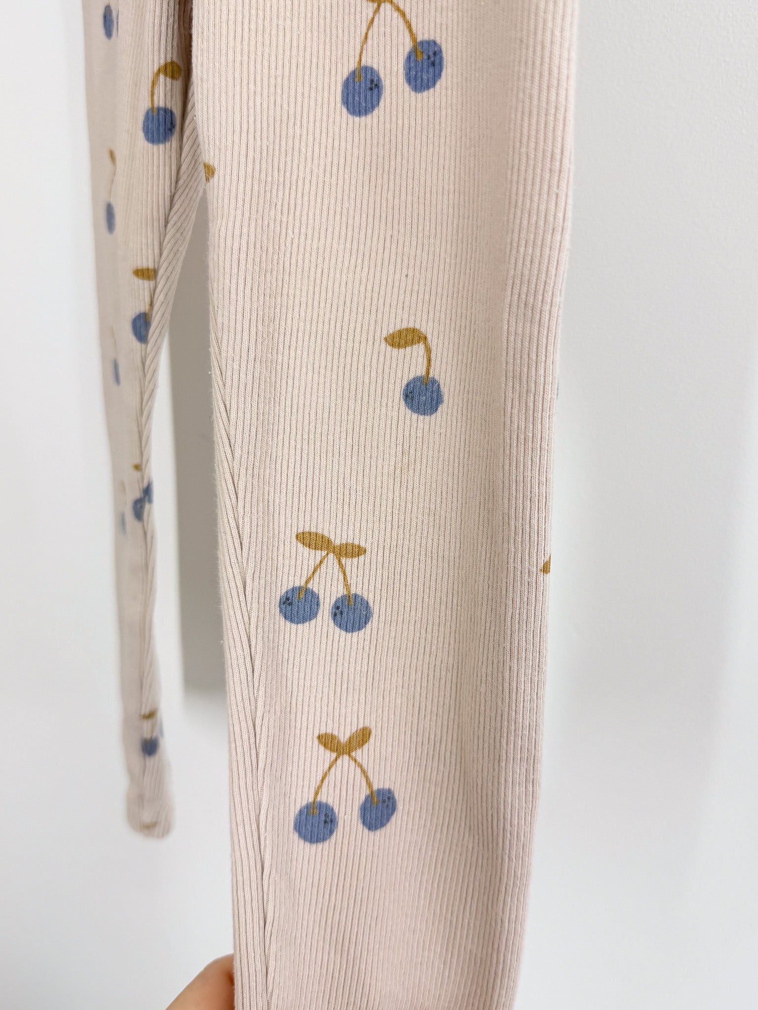 Zara cherry pullover + leggings set (3-4y)