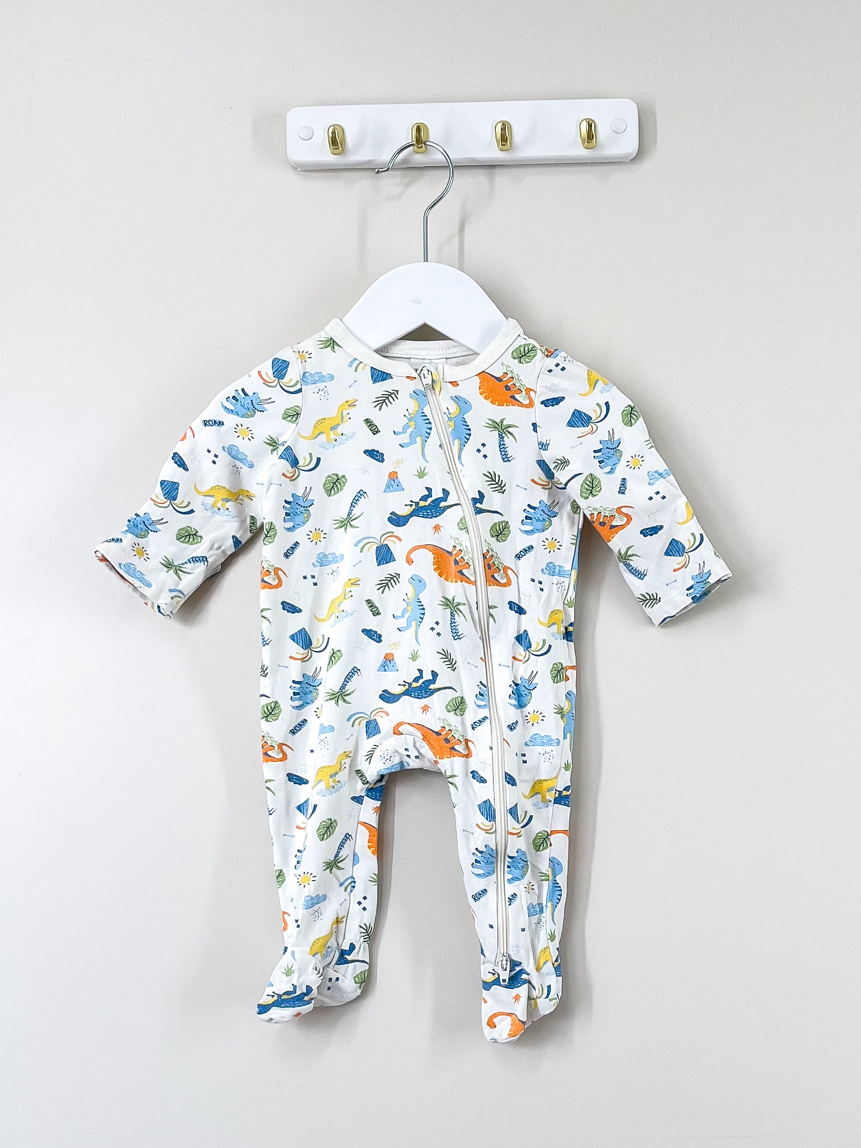 Teeny Weeny zip onesie - dinos (0-3m)