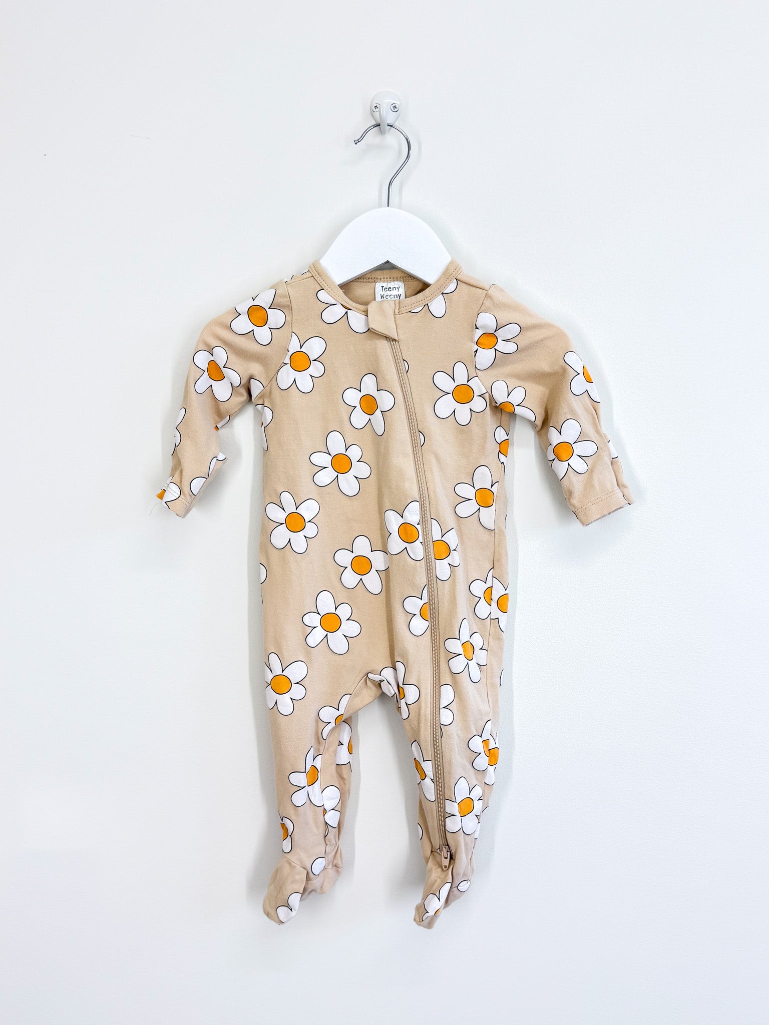 Teeny Weeny daisy zipsuit (3-6m)