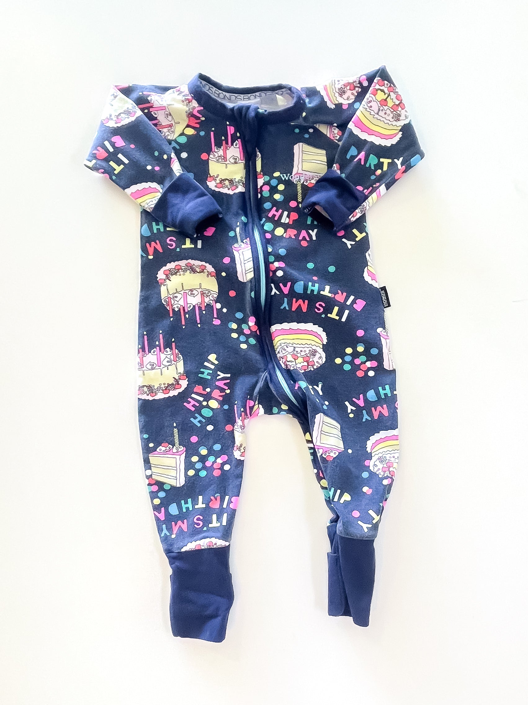 Bonds wondersuit - birthday '22 (3-6m)