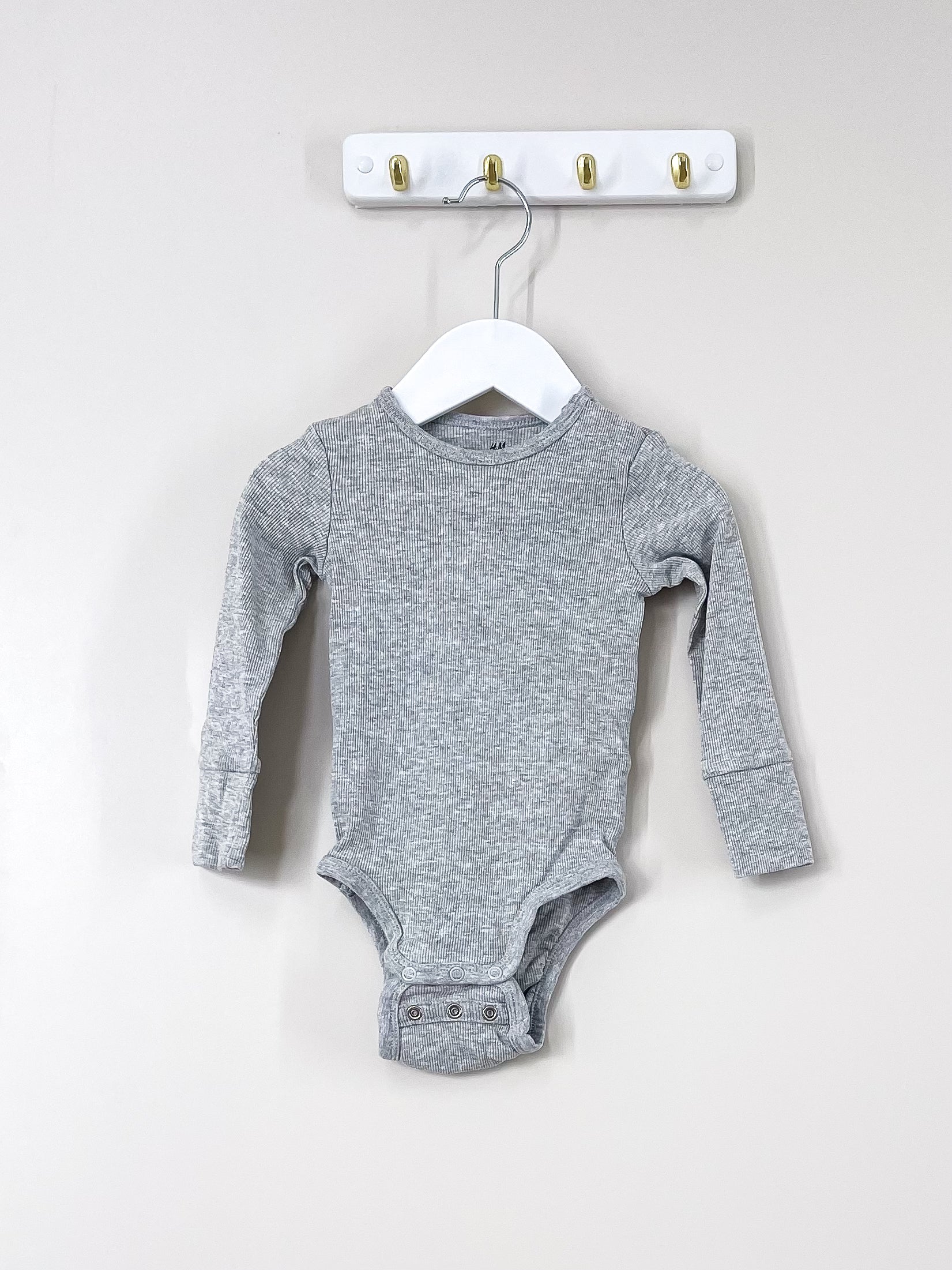 H&M ribbed bodysuit (6-9m)