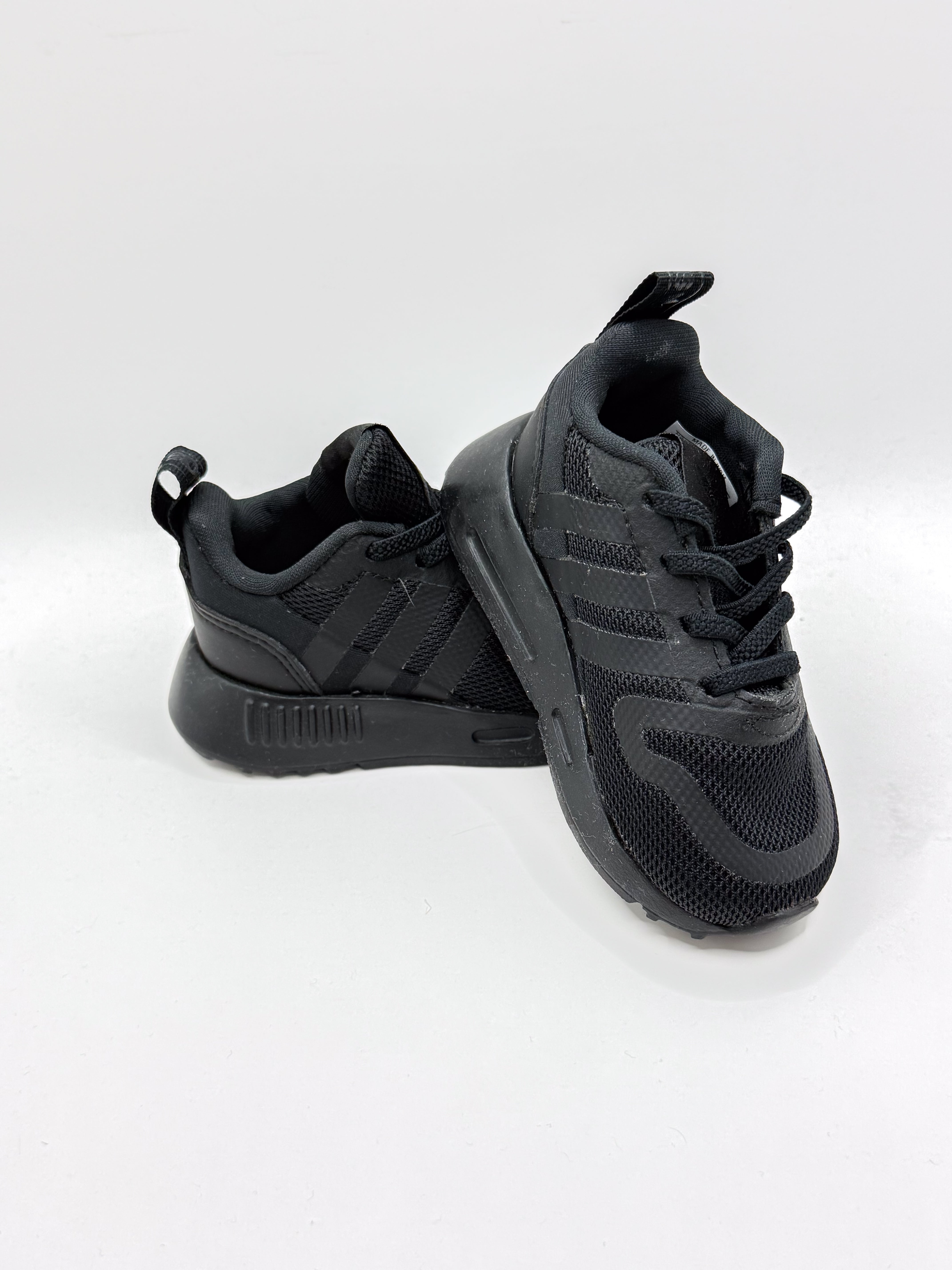 BNWOT Adidas multix EL sneakers (19EU)