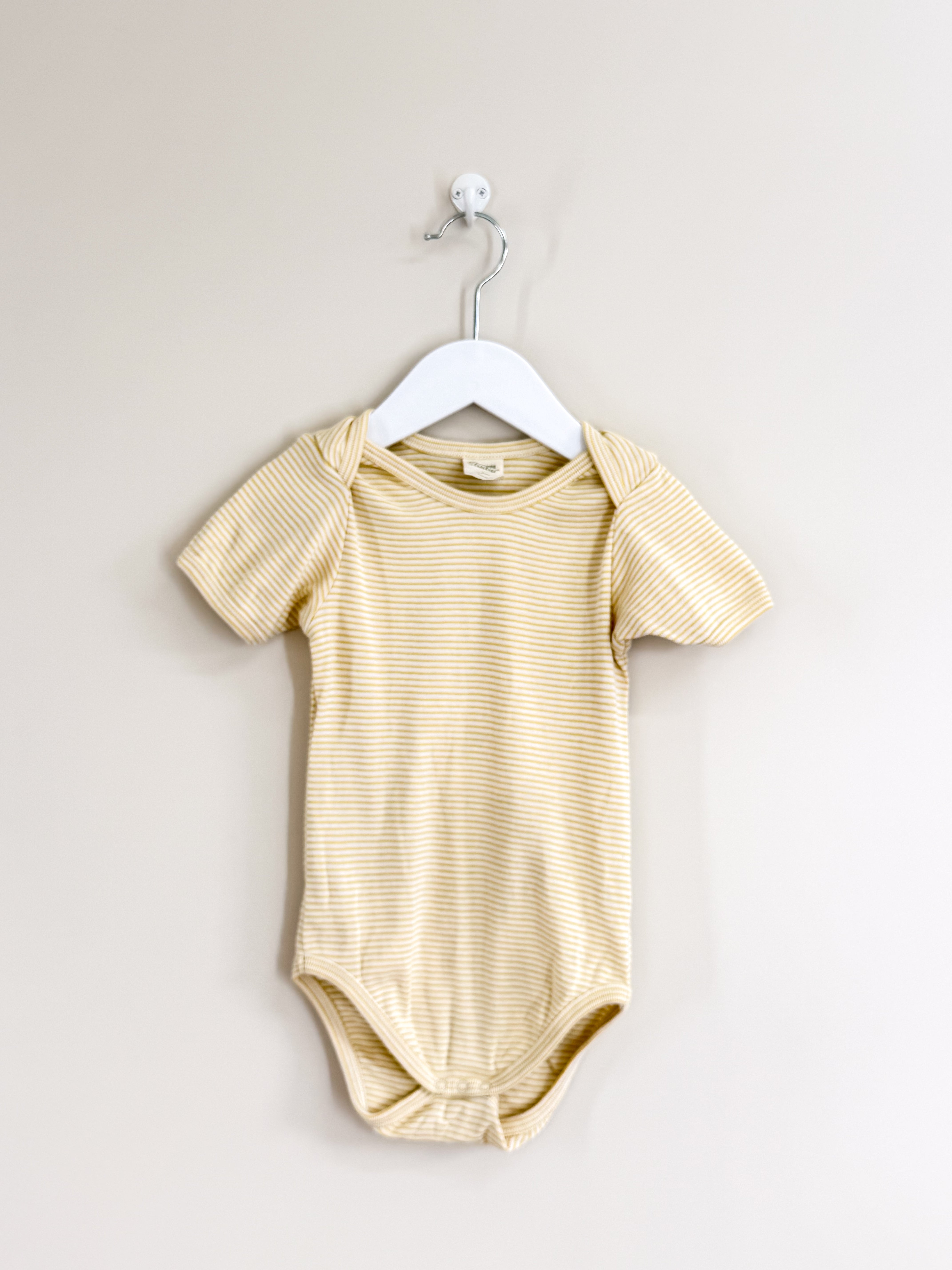 Nature Baby organic bodysuit - yellow stripe (0-3m)