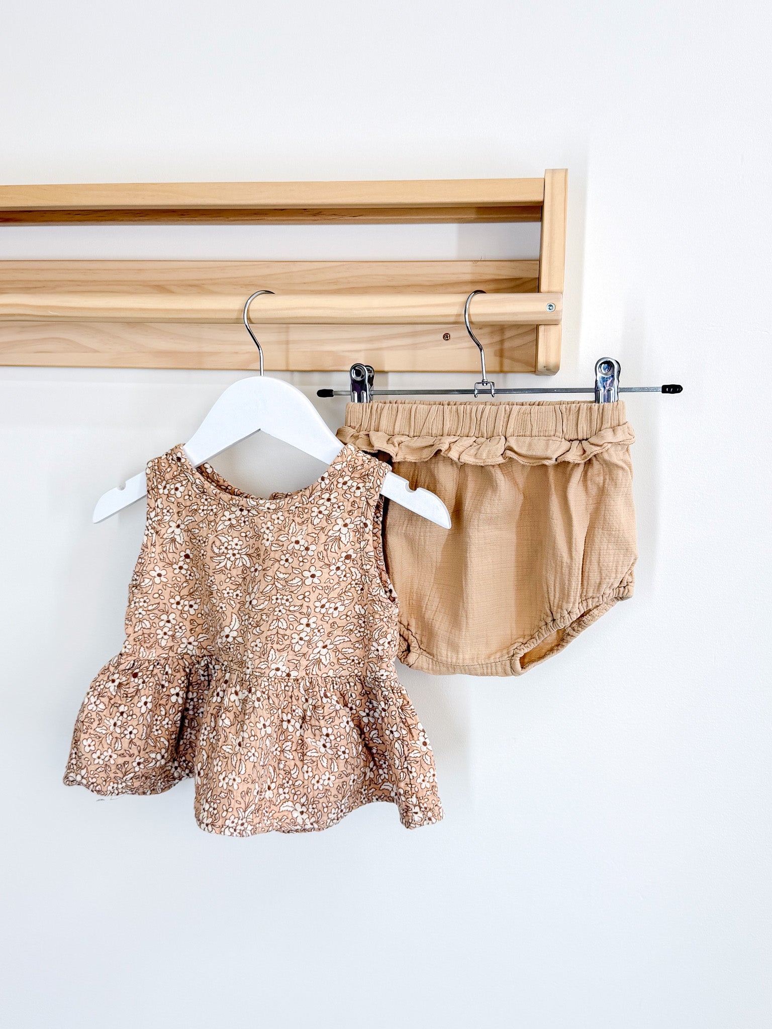 Quincy Mae organic sleeveless peplum + bloomers apricot  set (2-3)