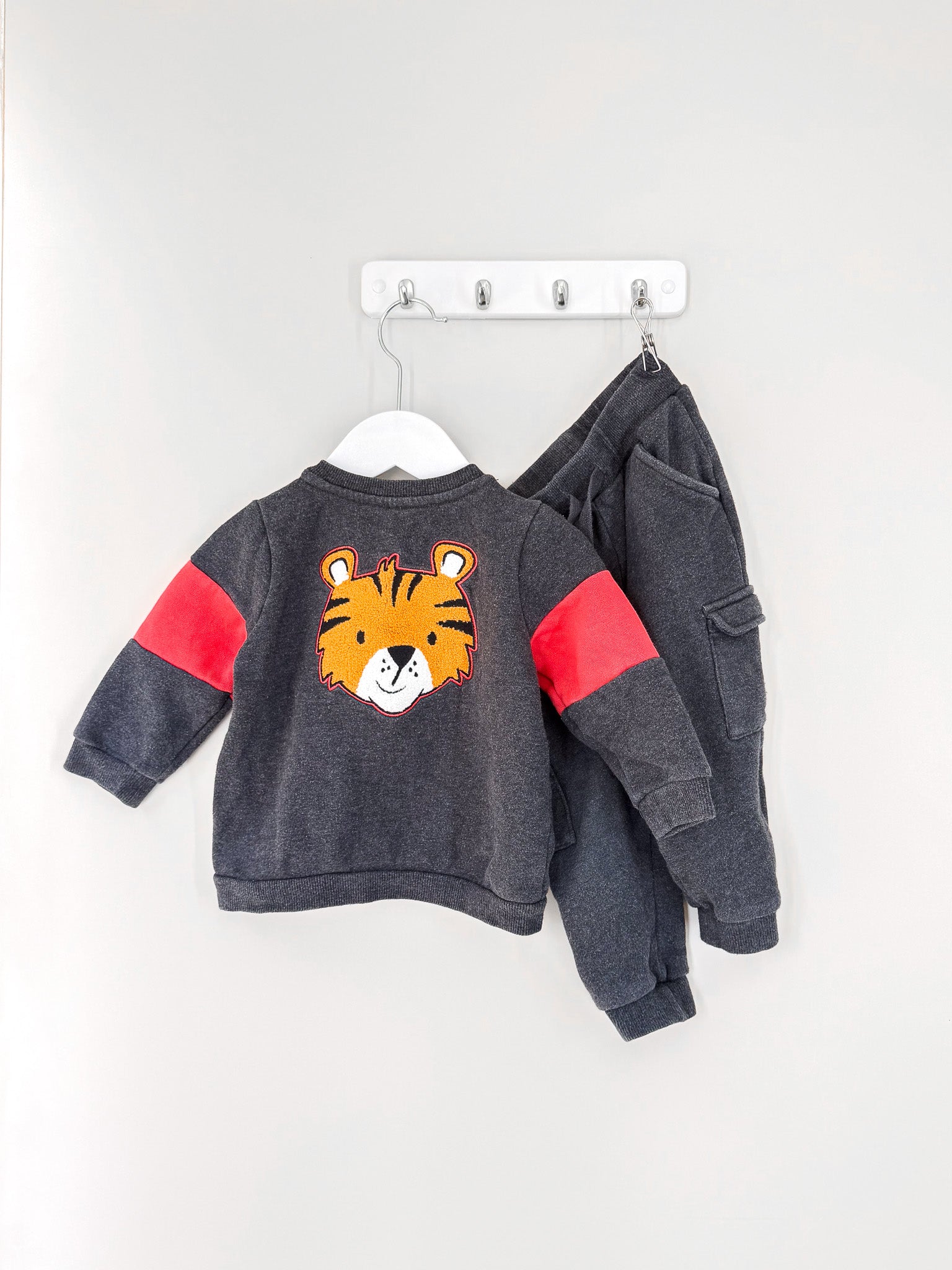 Teeny Weeny tiger track set (12-18m)