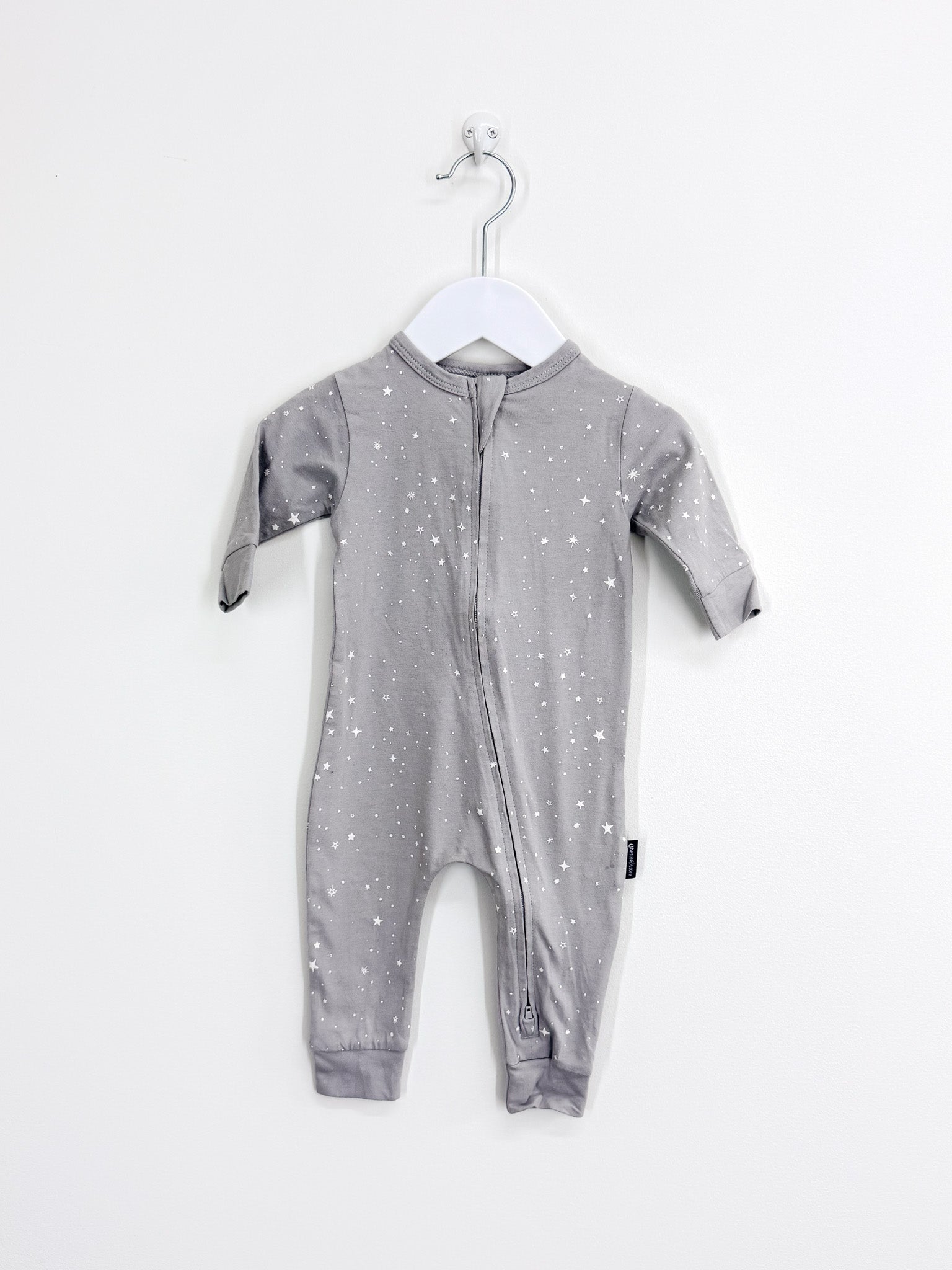 The Sleep Store organic zipsuit - grey stars (0-3m)