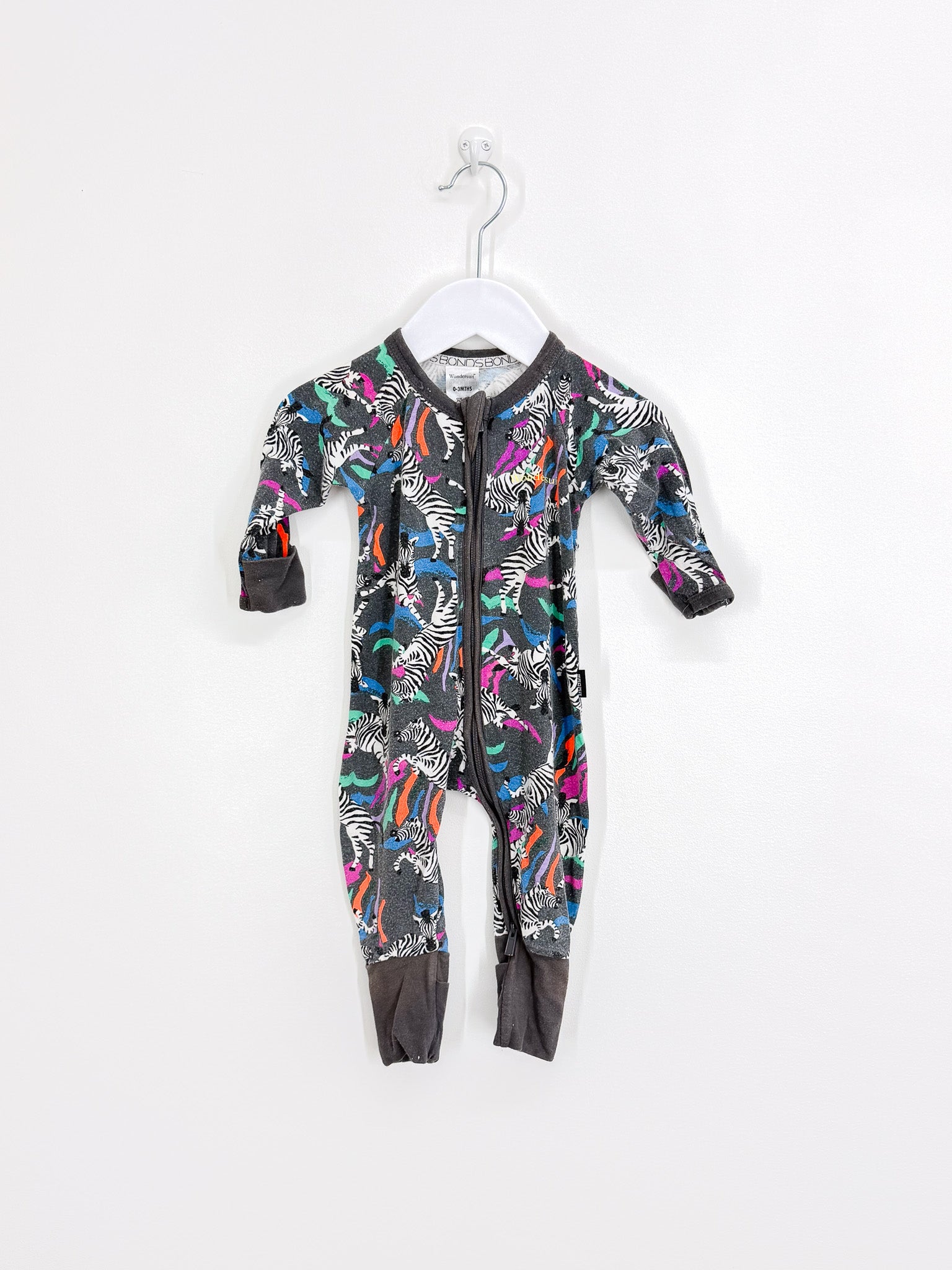 Bonds wondersuit - zebras (0-3m)
