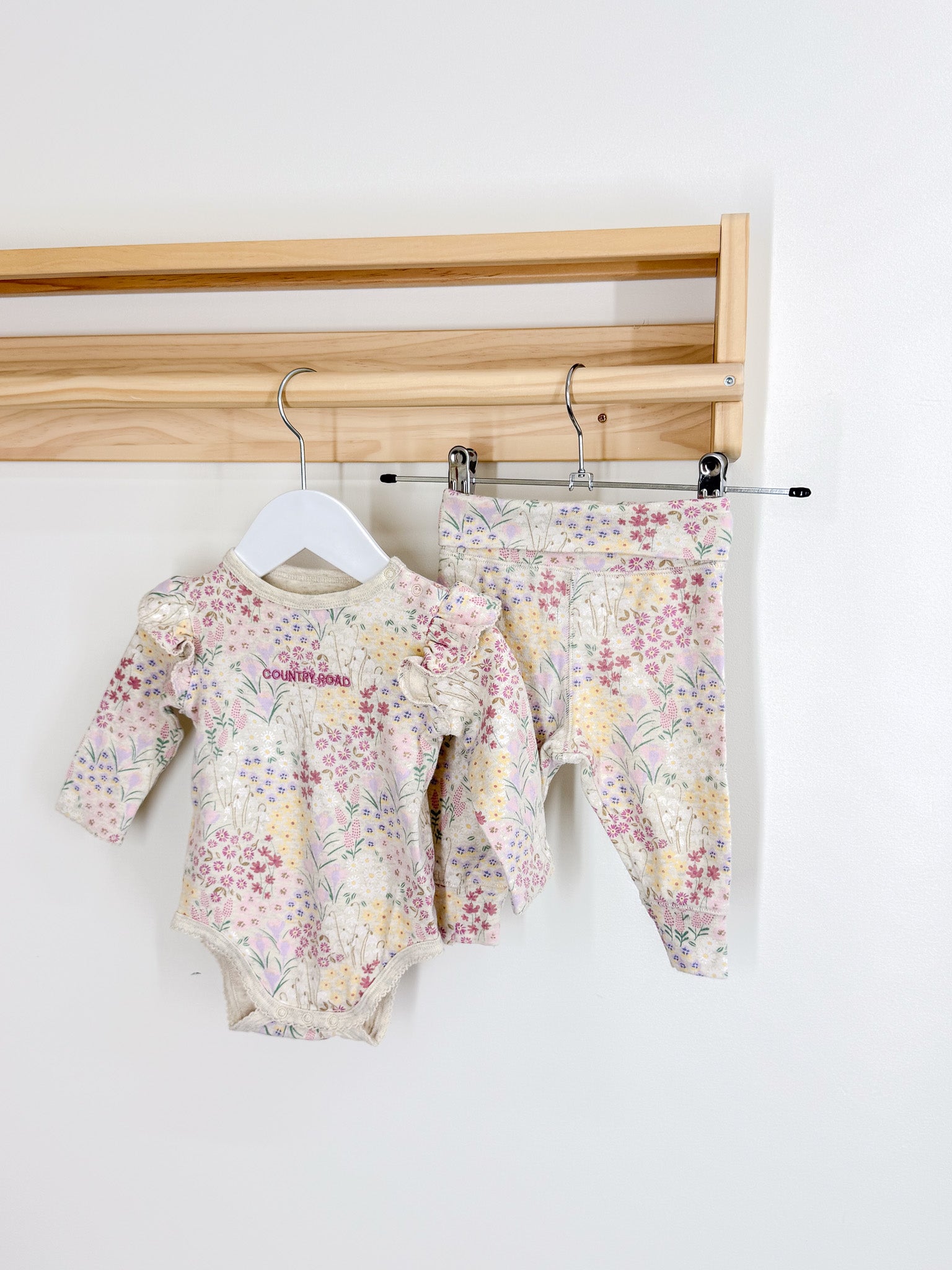 Country Road floral bodysuit + leggings set (3-6m)