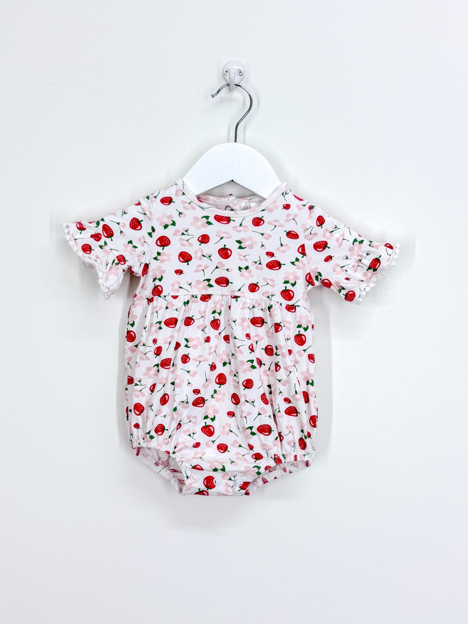 Teeny Weeny strawberry bubblesuit (3-6m)